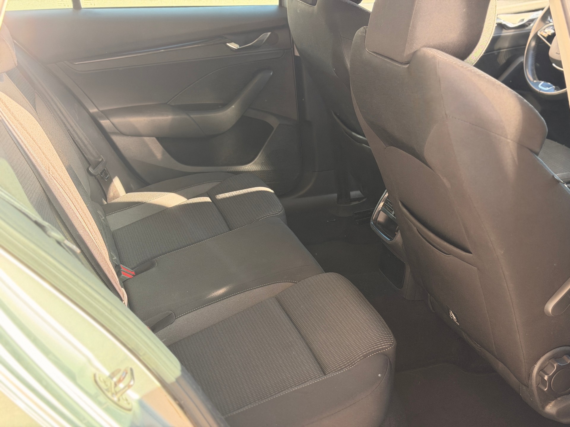 SKODA Octavia Combi 2.0 TDI DSG Ambition 4x4-image-25