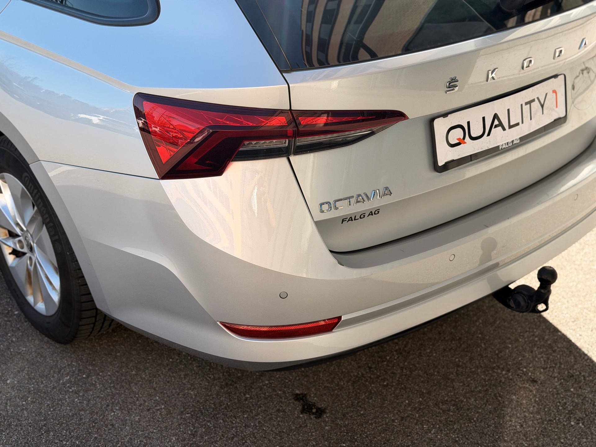 SKODA Octavia Combi 2.0 TDI DSG Ambition 4x4-image-13