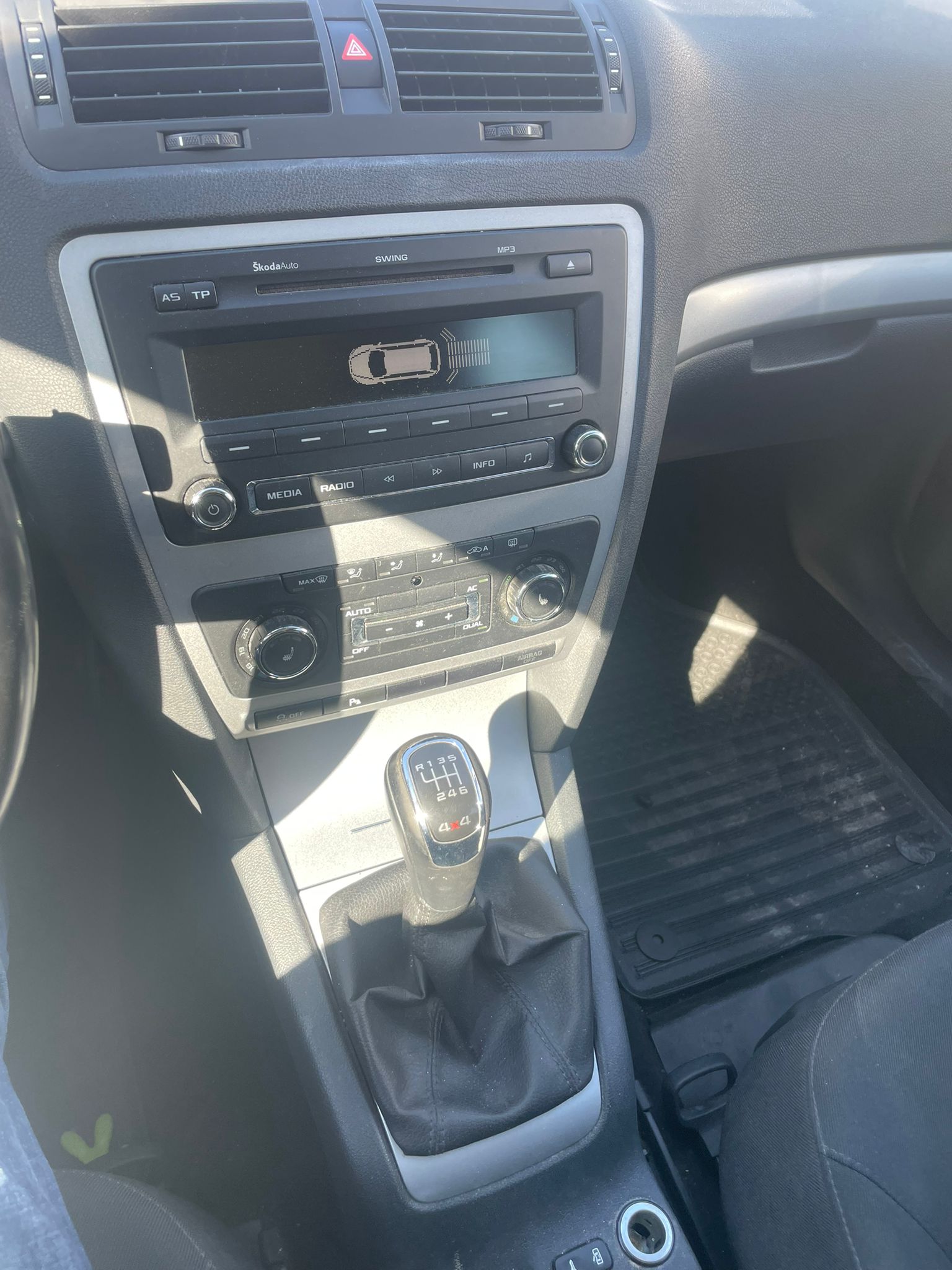 SKODA Octavia Combi 1.8 TSI Ambition 4x4-image-4