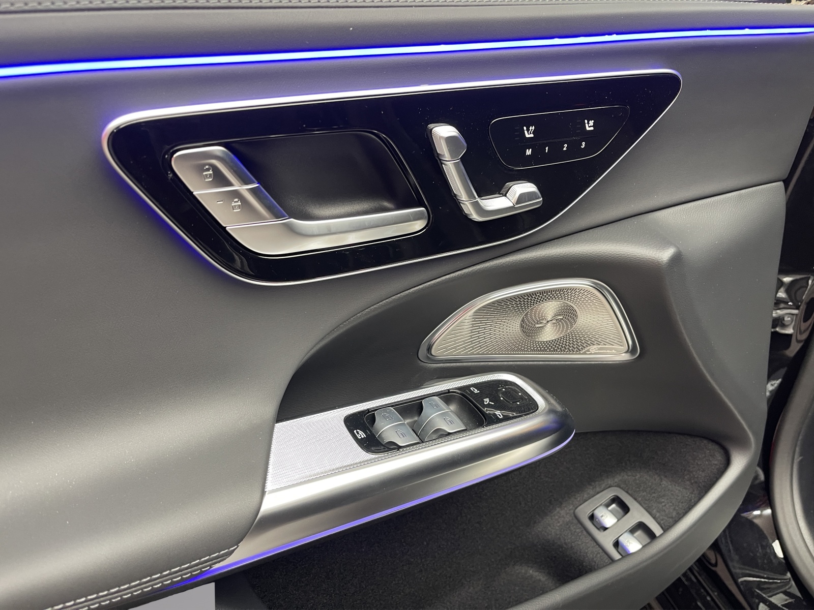 MERCEDES-BENZ E 53 Hybrid 4M+ 9G-Tronic-image-12