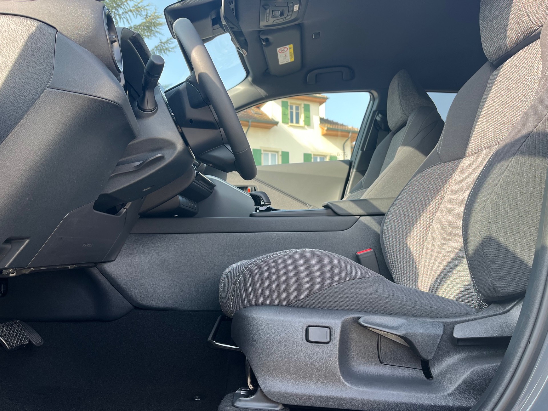 TOYOTA C-HR 1.8 HSD CVT Swiss Edition Storm Grey met.-image-14