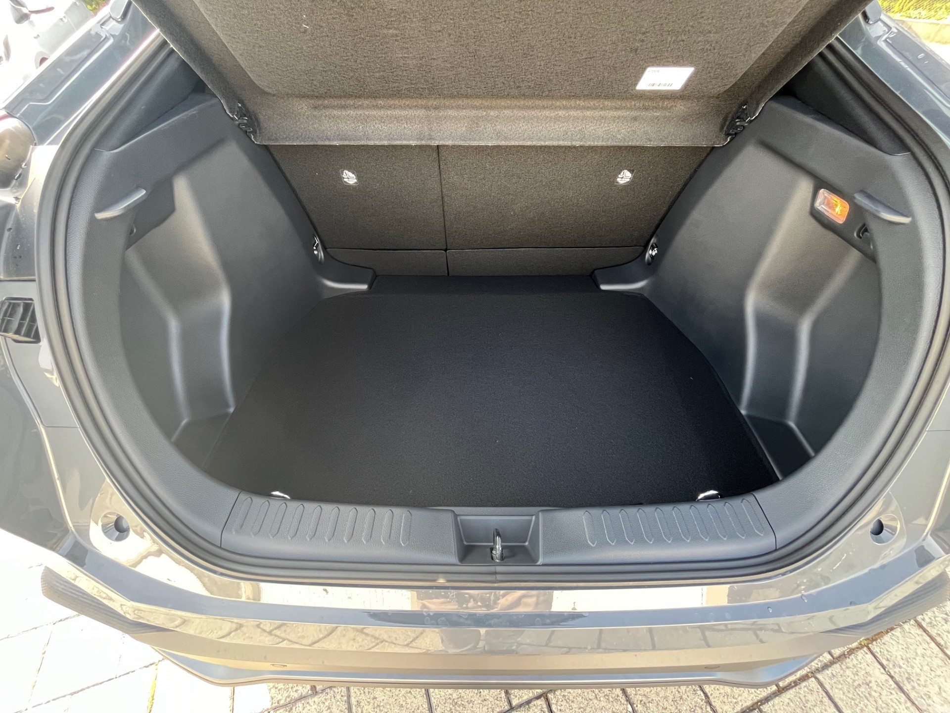 TOYOTA C-HR 1.8 HSD CVT Swiss Edition Storm Grey met.-image-18