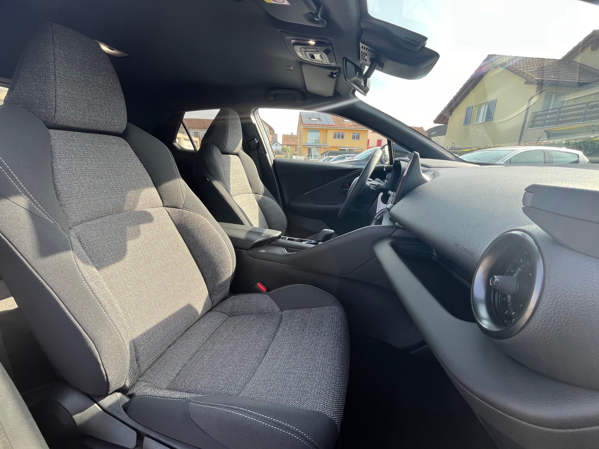 TOYOTA C-HR 1.8 HSD CVT Swiss Edition Storm Grey met.-image-6