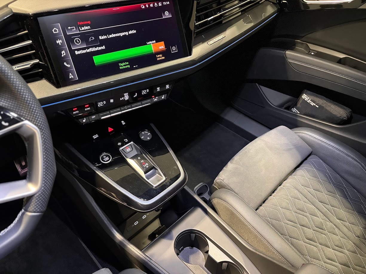 AUDI Q4 e-tron 50 quattro-image-10