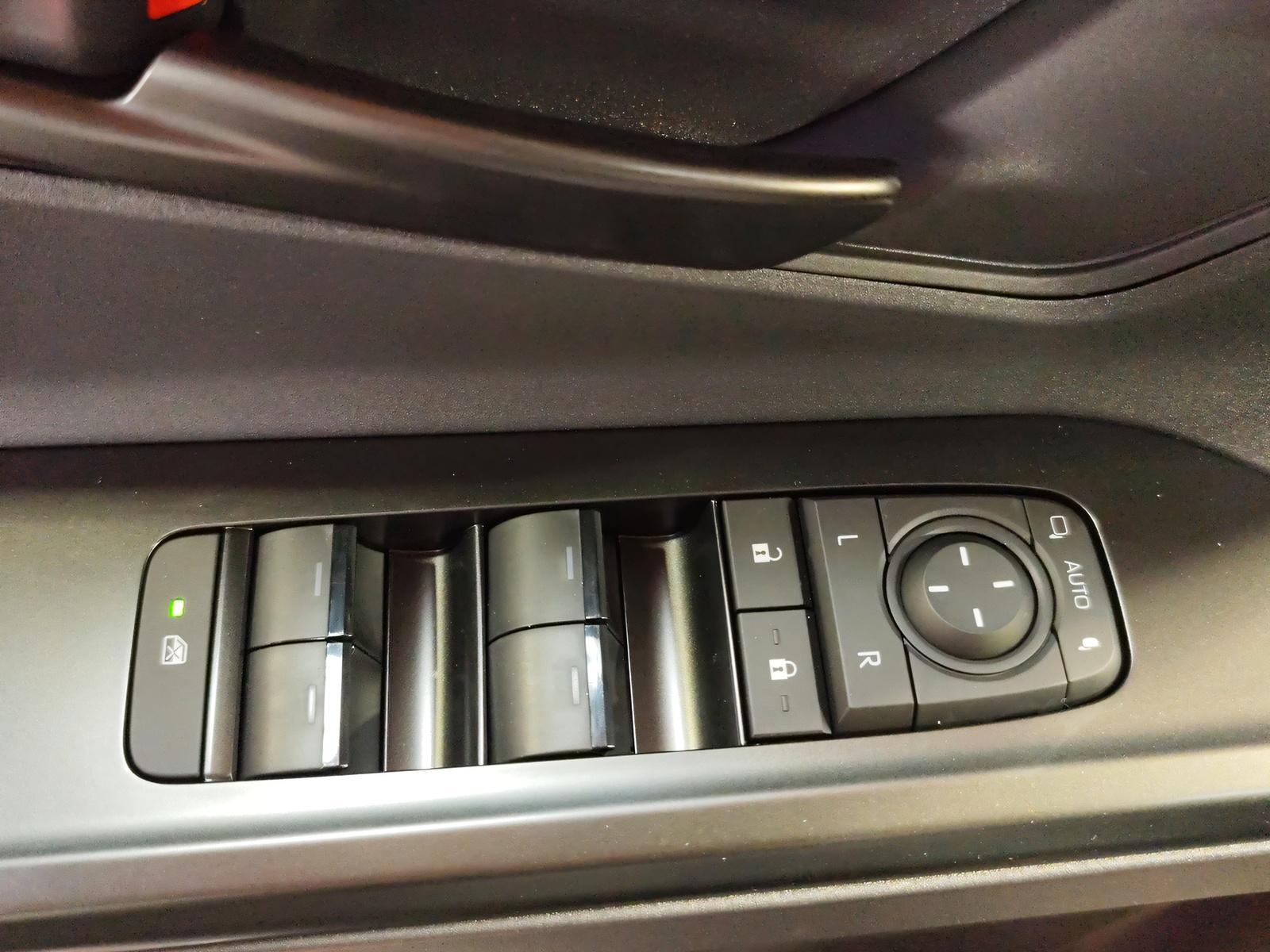TOYOTA C-HR+ Premium AWD-image-13