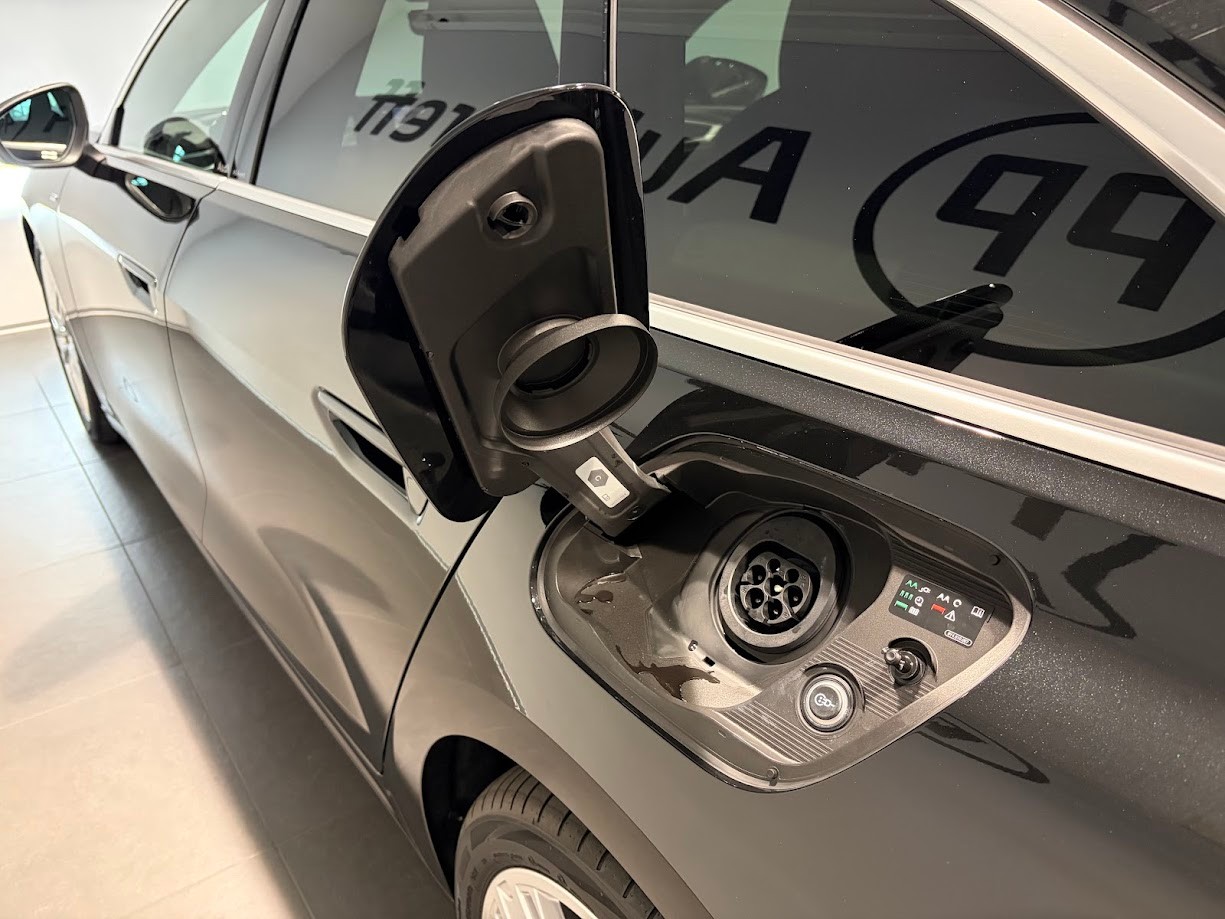 AUDI A5 Avant e-hybrid quattro Attraction 220 kW S tronic-image-11