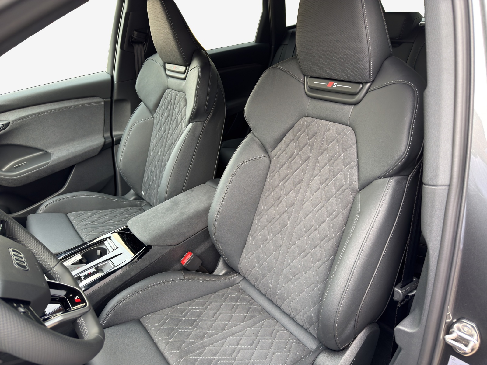 AUDI SQ6 e-tron quattro-image-14