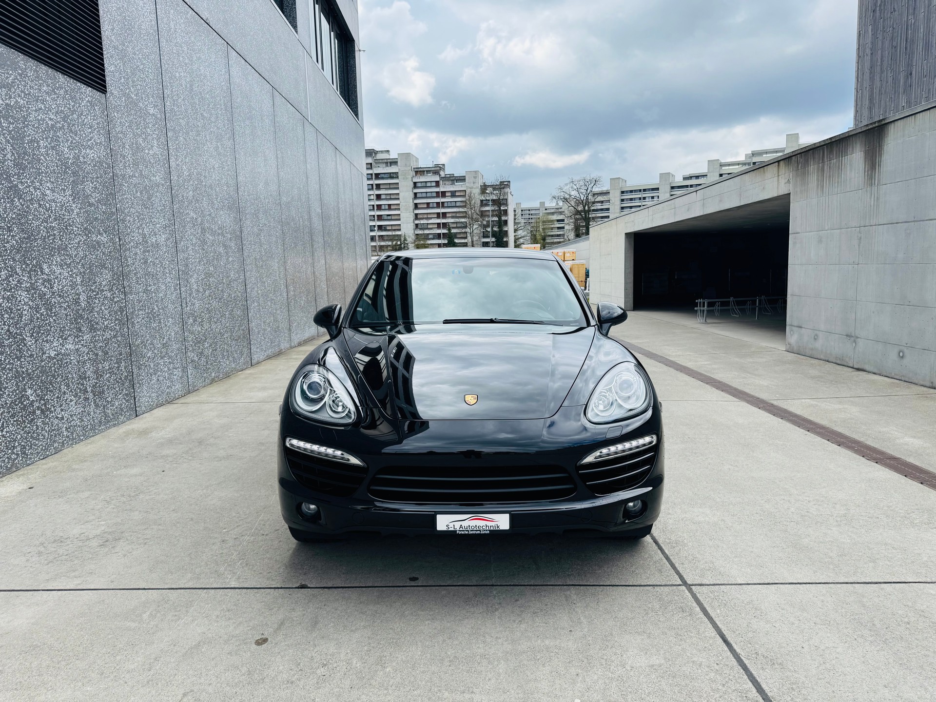 PORSCHE Cayenne Diesel-showroom-element-1