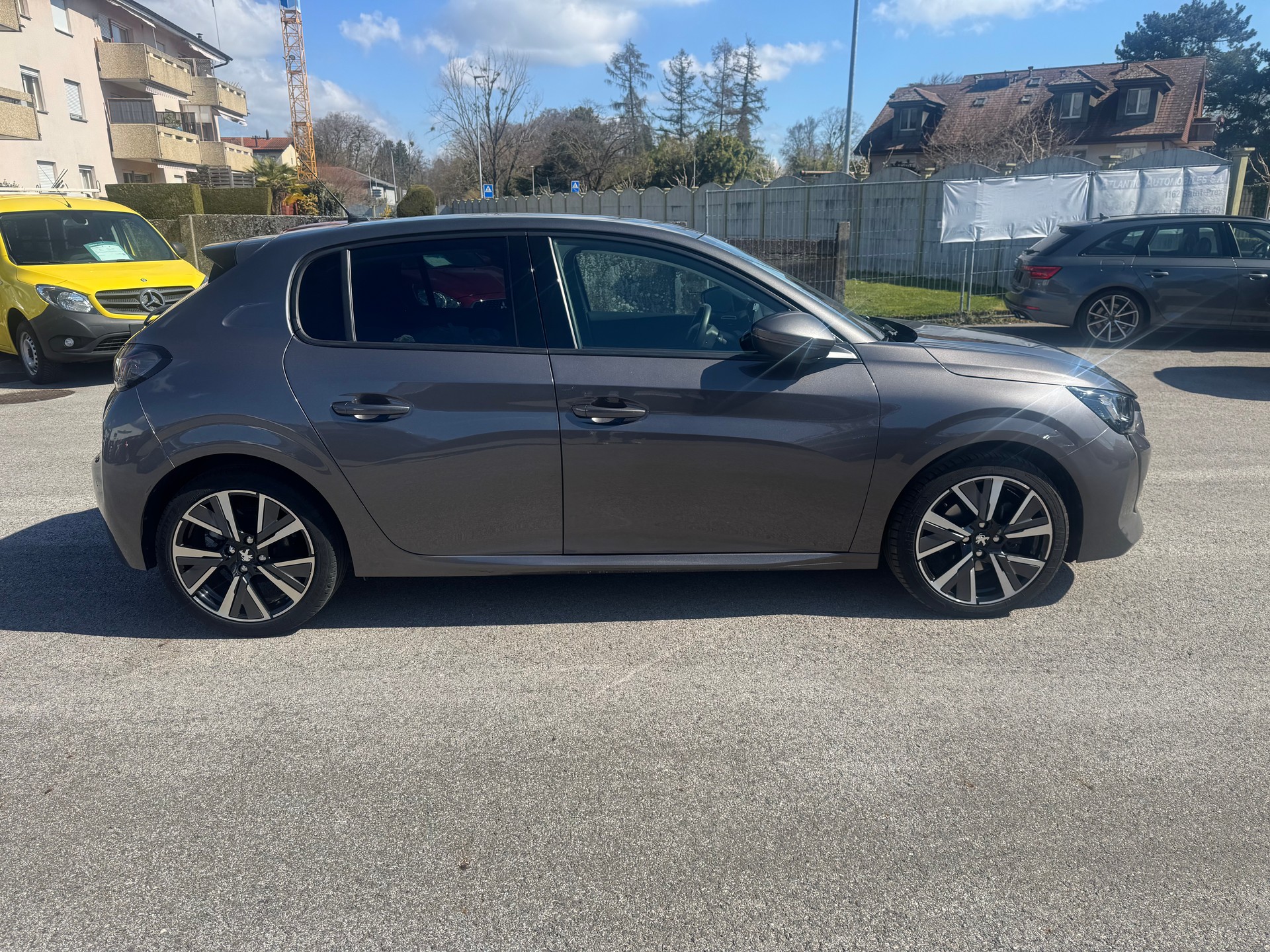 PEUGEOT 208 1.2 PureTech Allure Pack-image-6