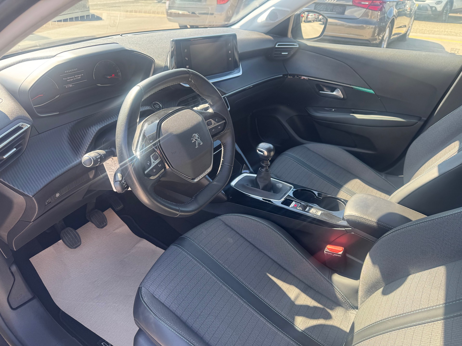 PEUGEOT 208 1.2 PureTech Allure Pack-image-11