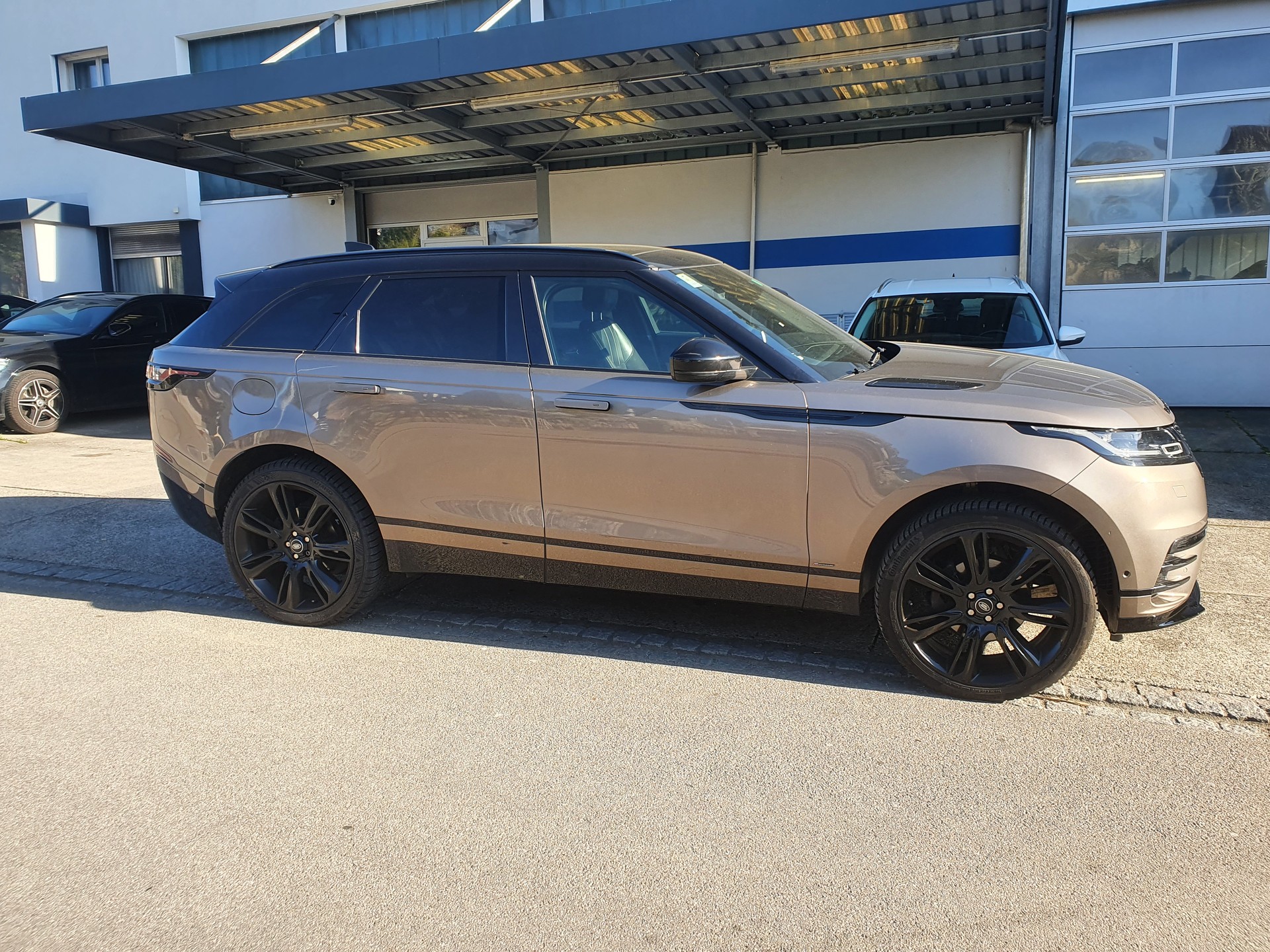 LAND ROVER Range Rover Velar R-Dynamic P 250 S Automatic-image-3