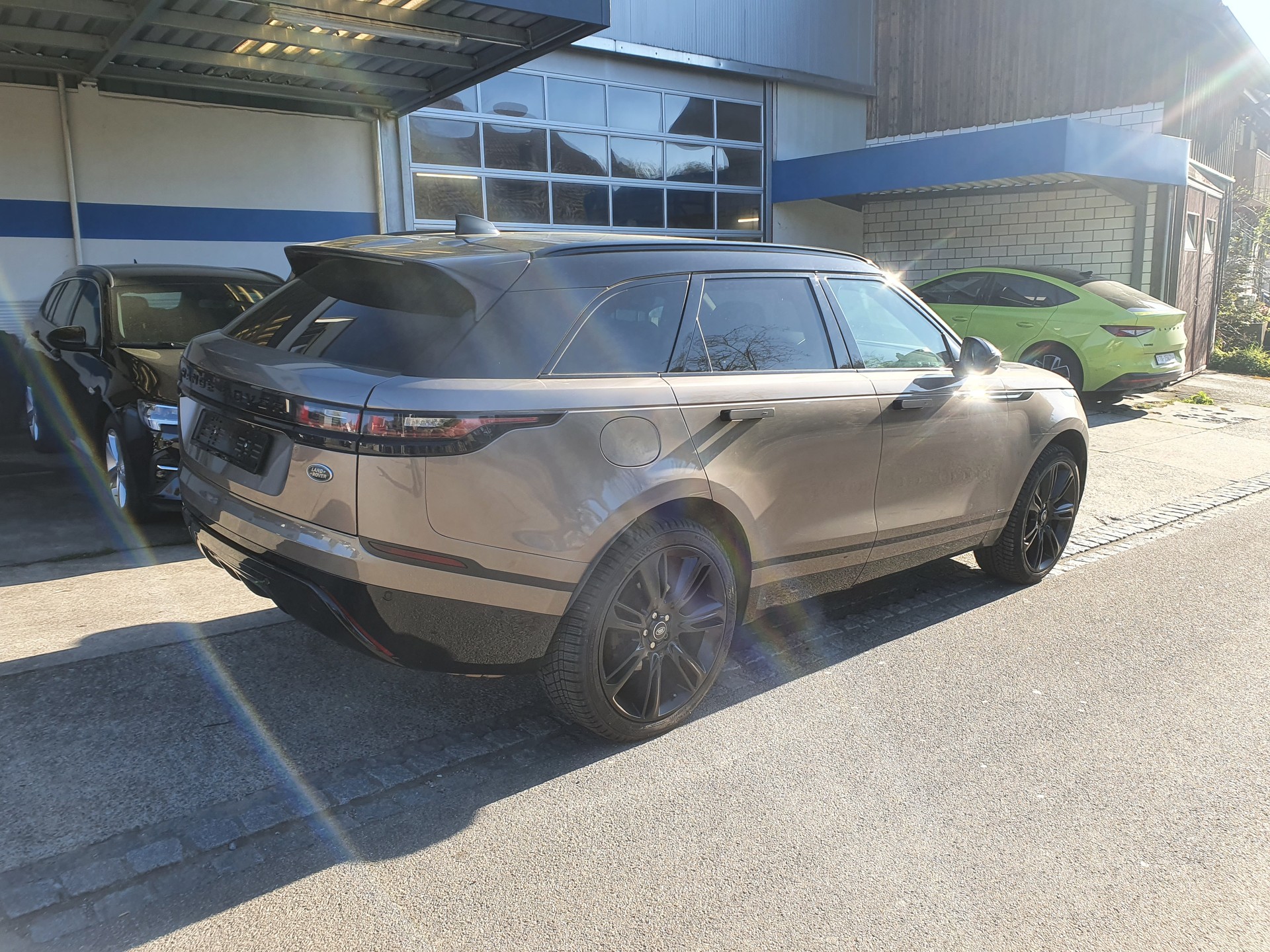 LAND ROVER Range Rover Velar R-Dynamic P 250 S Automatic-image-4