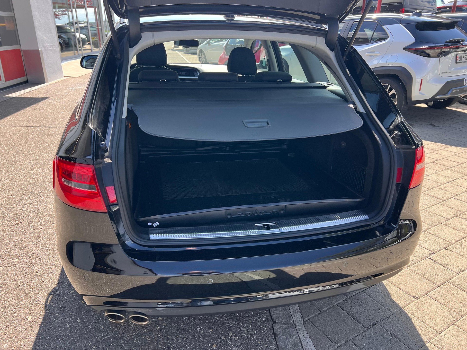 AUDI A4 Avant 2.0 TDI 150 quattro-image-6