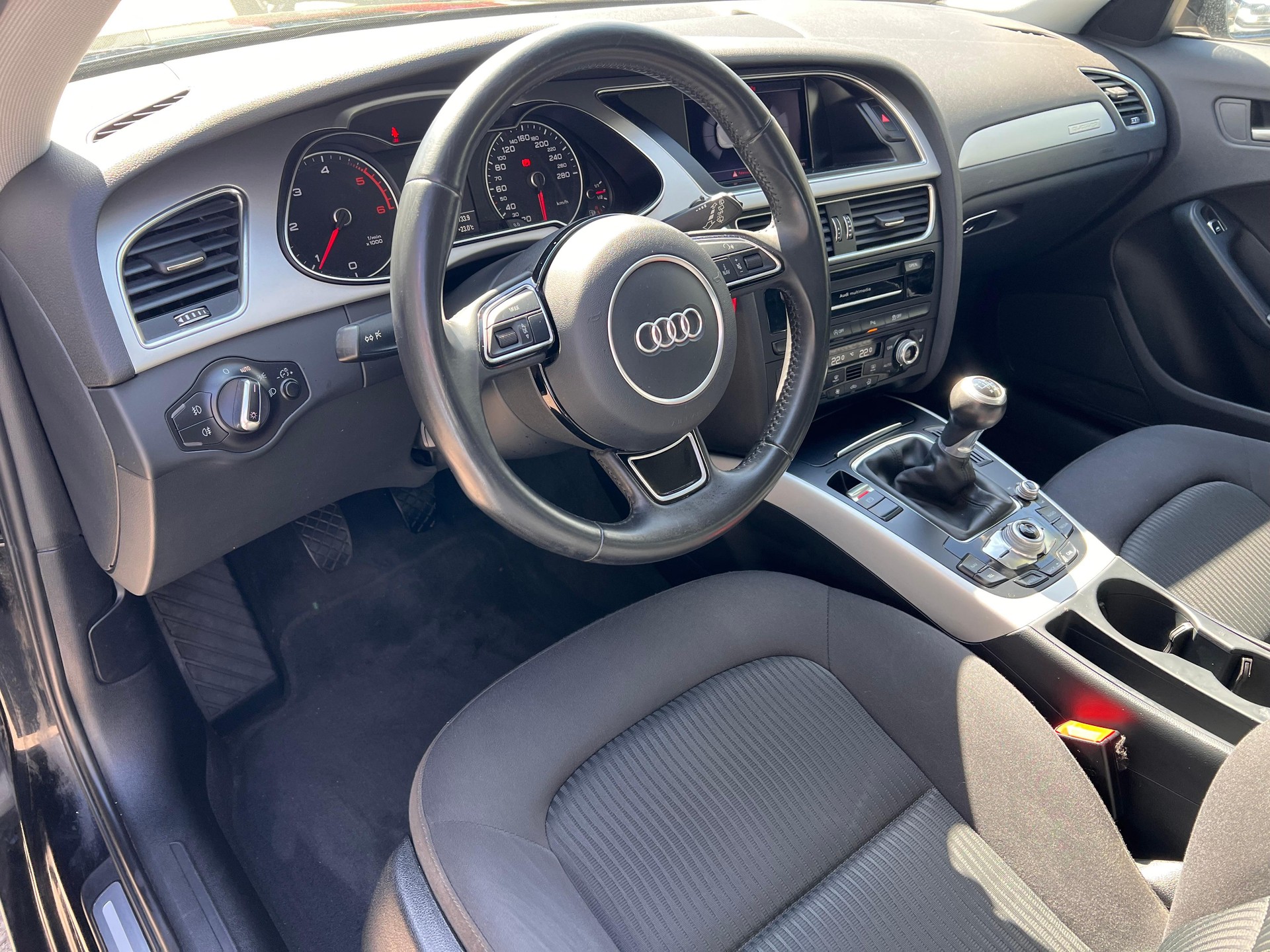 AUDI A4 Avant 2.0 TDI 150 quattro-image-7