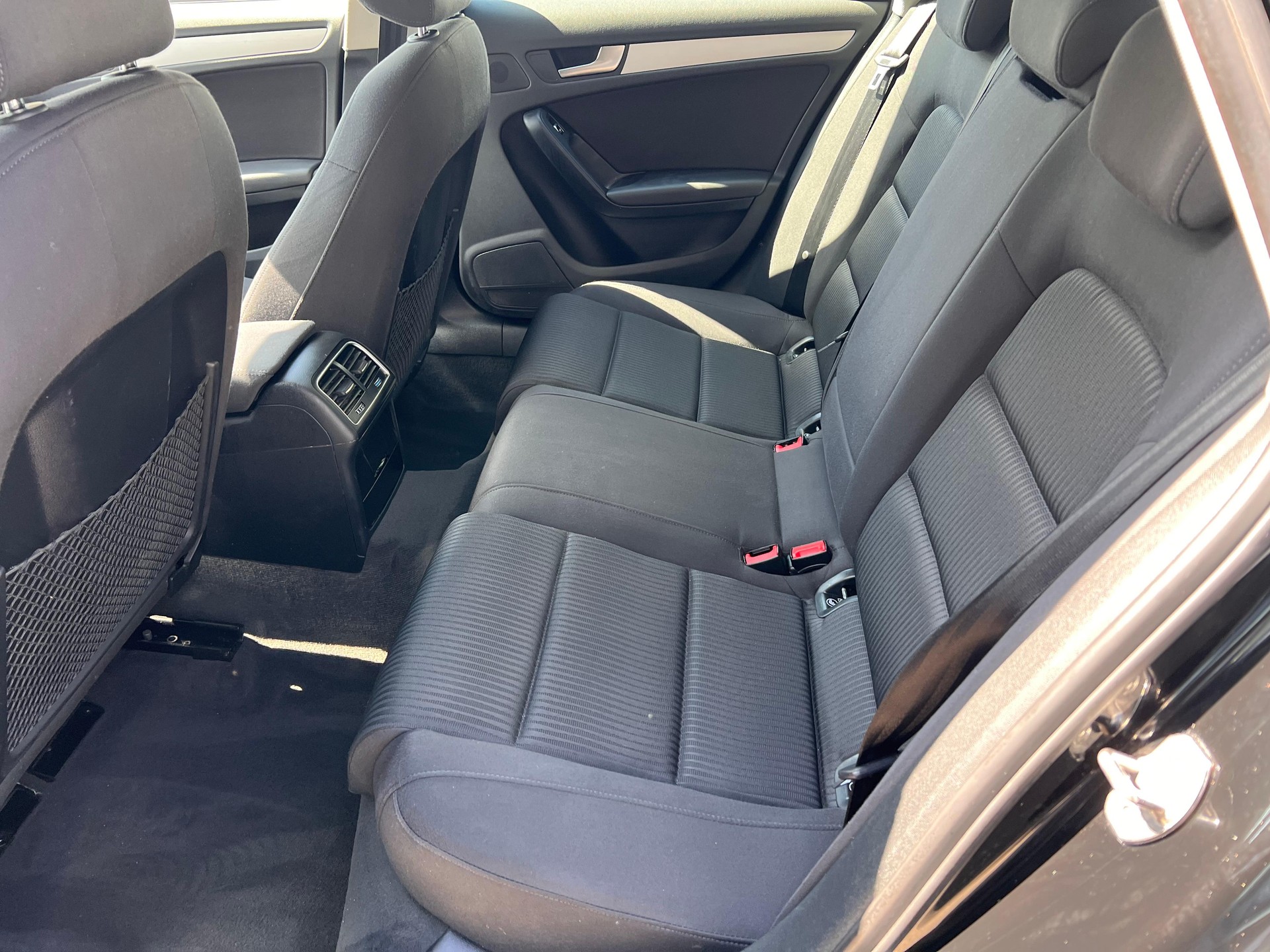 AUDI A4 Avant 2.0 TDI 150 quattro-image-10