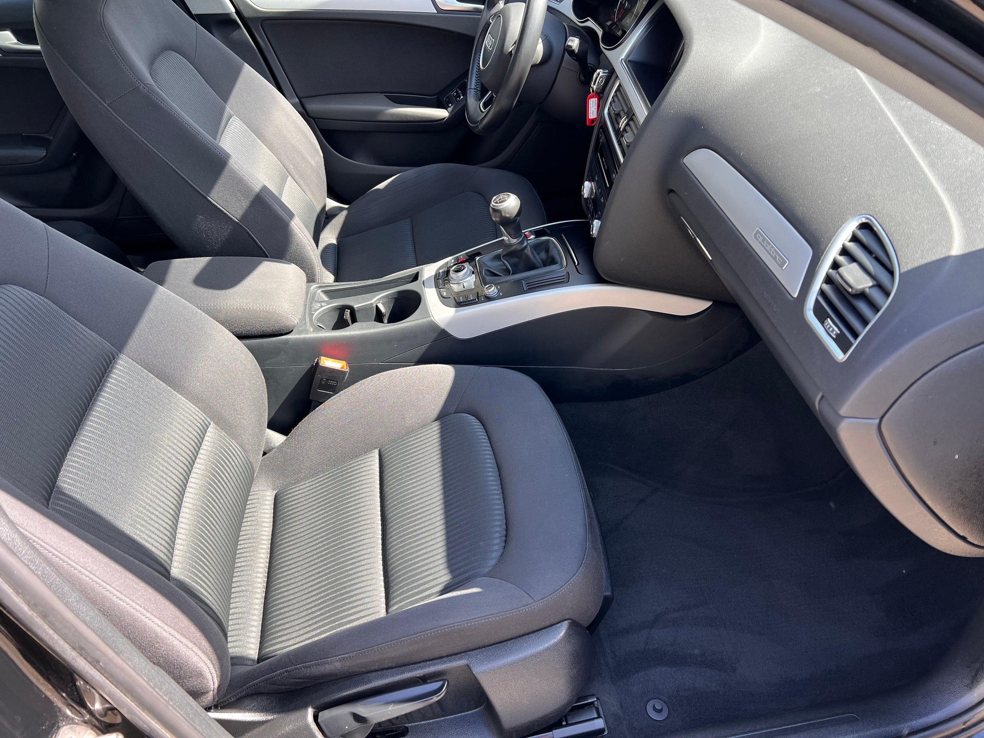AUDI A4 Avant 2.0 TDI 150 quattro-image-12