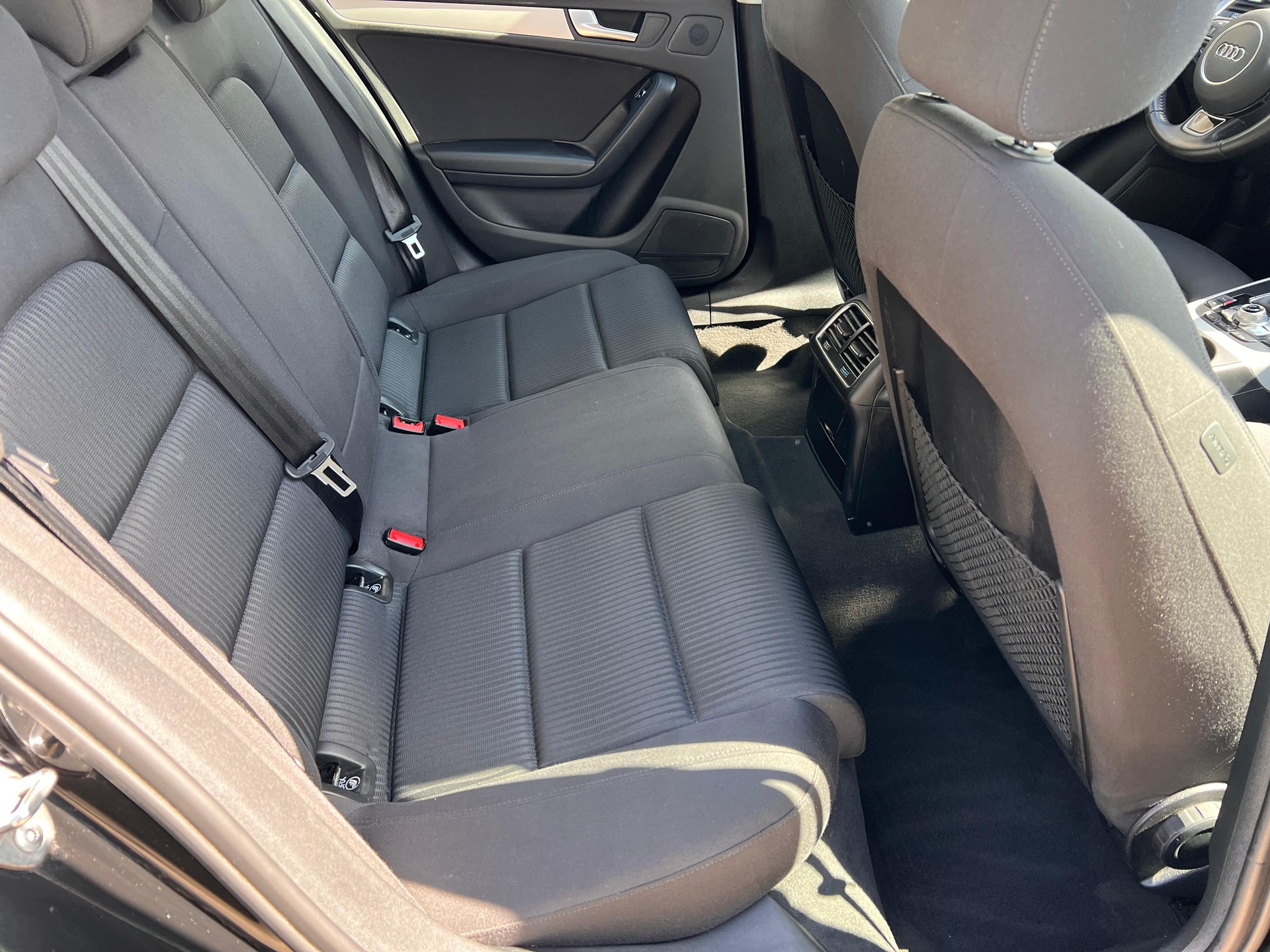 AUDI A4 Avant 2.0 TDI 150 quattro-image-11