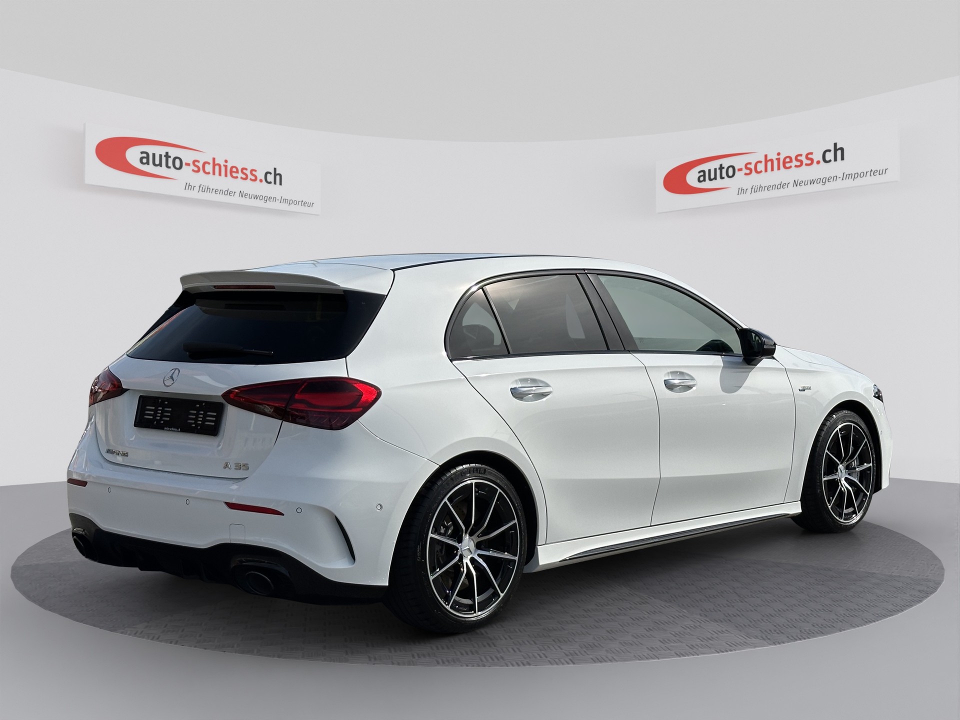 MERCEDES-BENZ A 35 AMG 4Matic Night 8G-DCT-image-4