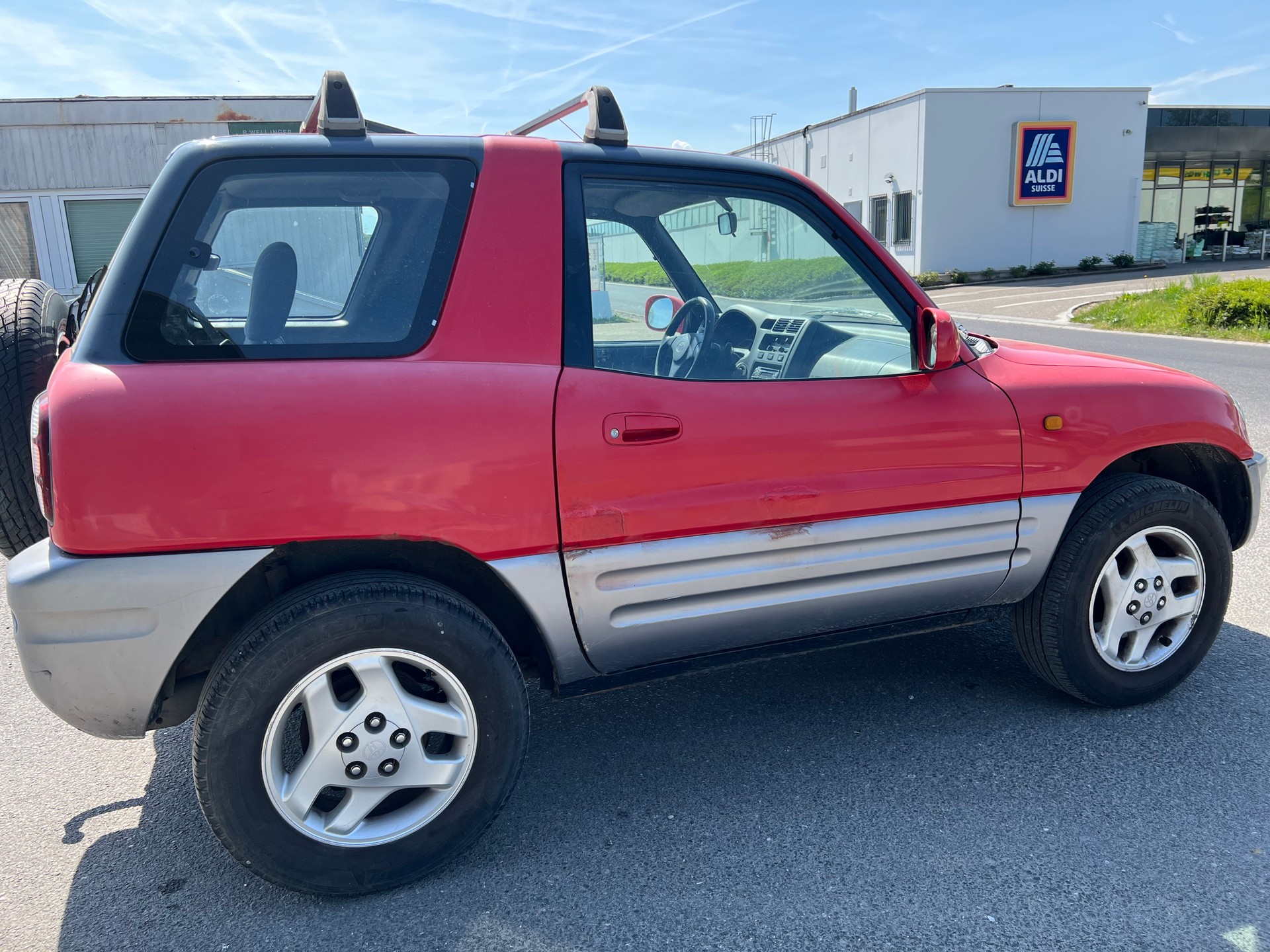 TOYOTA RAV-4-image-4