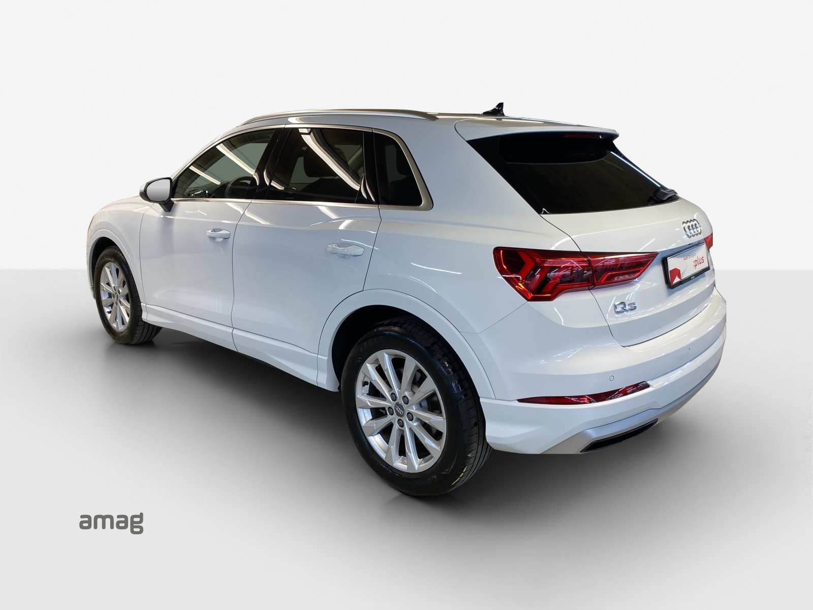 AUDI Q3 40 TFSI advanced quattro S-tronic-image-2