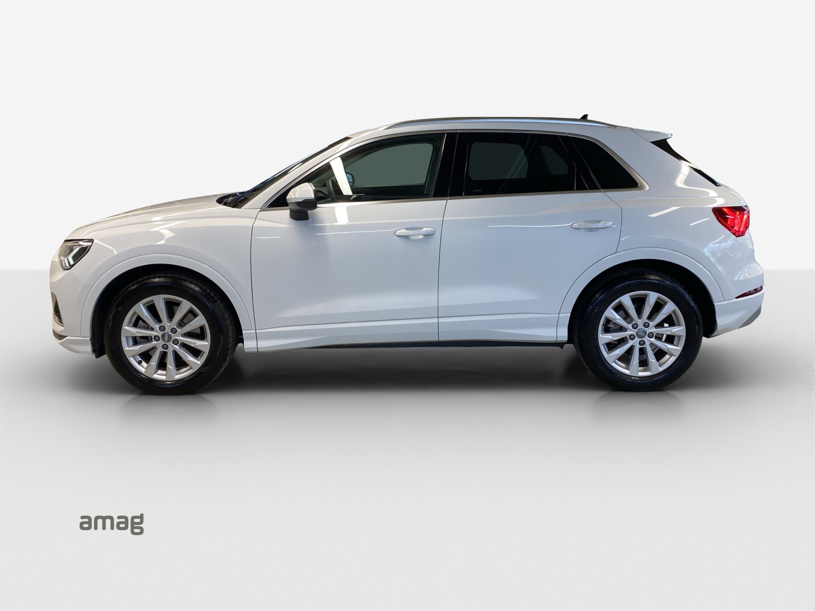 AUDI Q3 40 TFSI advanced quattro S-tronic-image-1