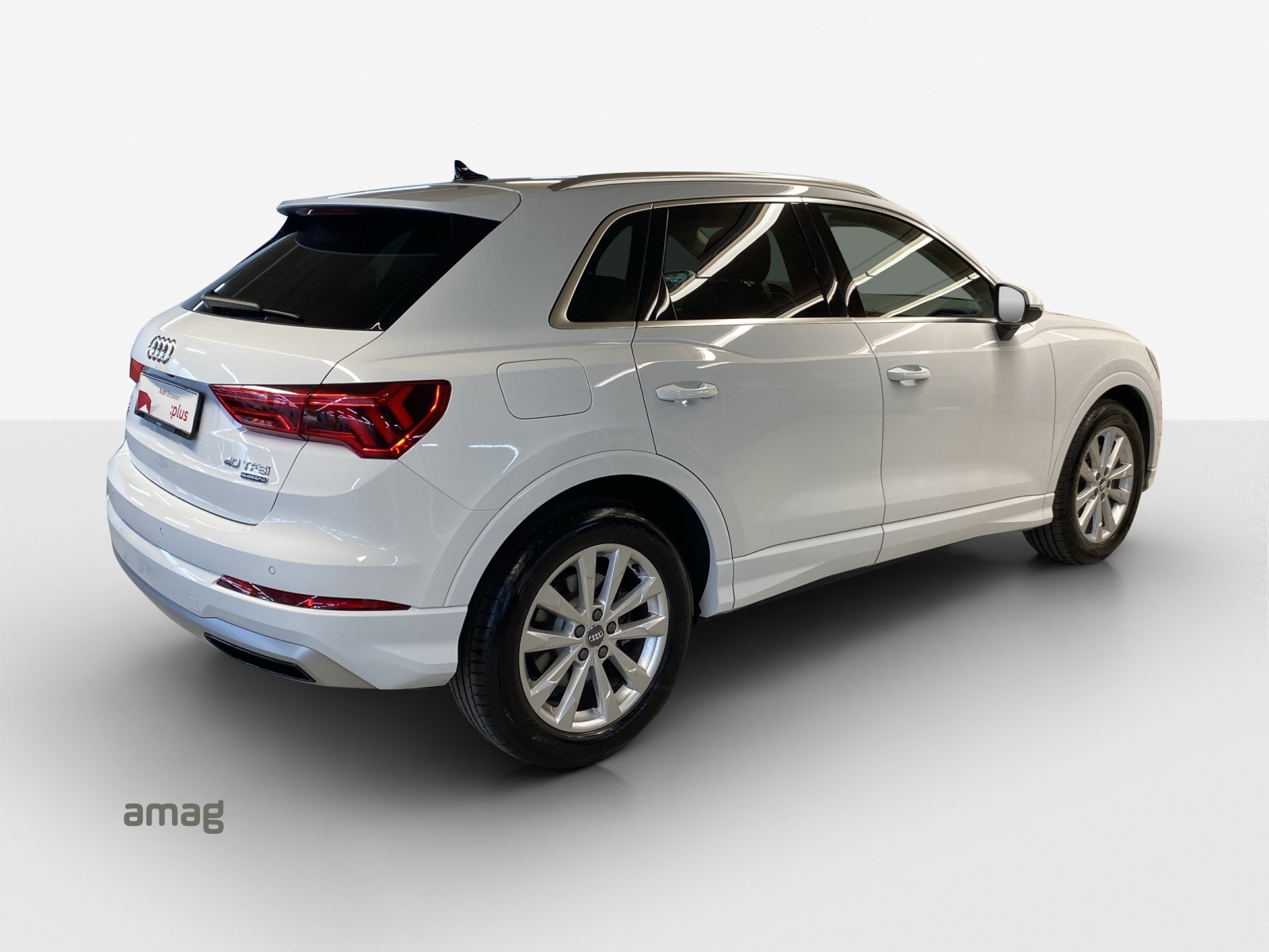 AUDI Q3 40 TFSI advanced quattro S-tronic-image-4