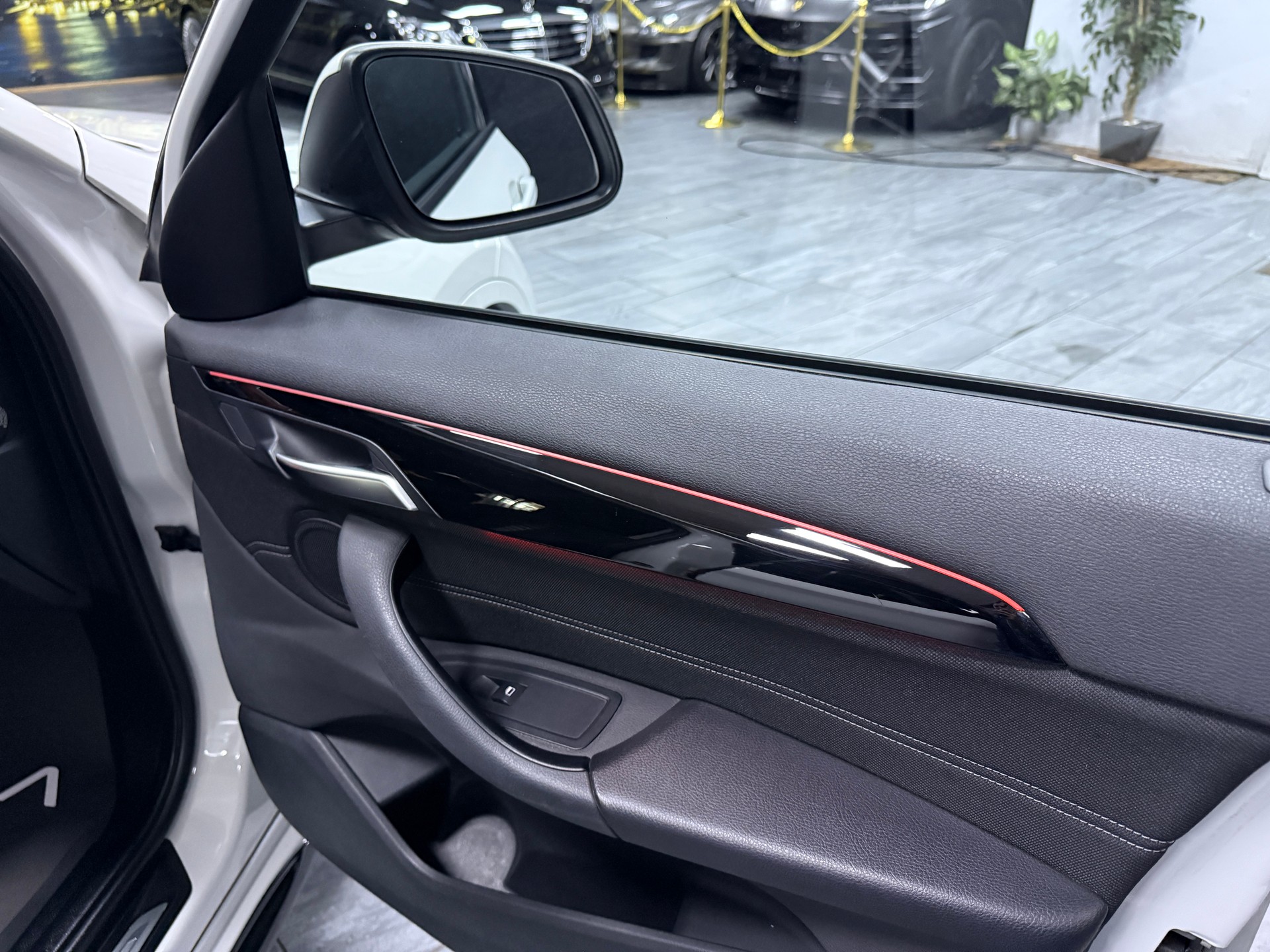 BMW X1 xDrive 18d Sport Line Steptronic CH Fahrzeug-image-13