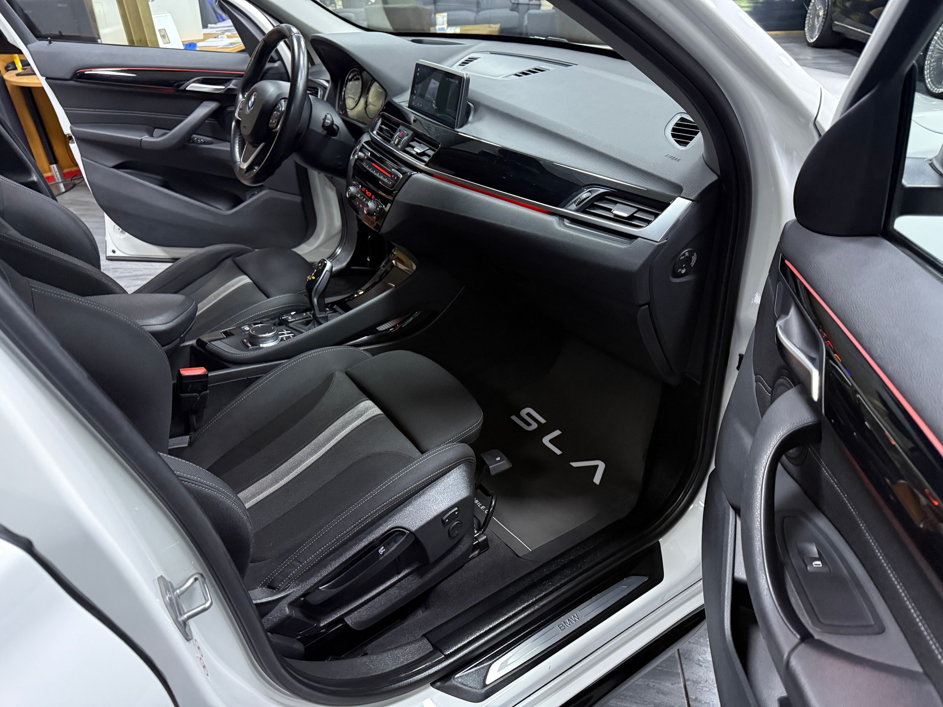 BMW X1 xDrive 18d Sport Line Steptronic CH Fahrzeug-image-10