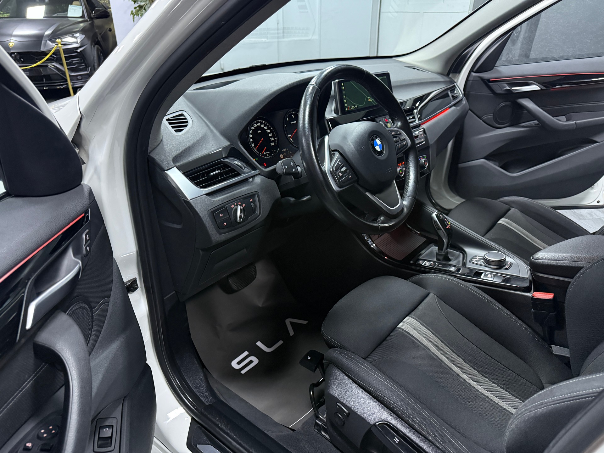 BMW X1 xDrive 18d Sport Line Steptronic CH Fahrzeug-image-17