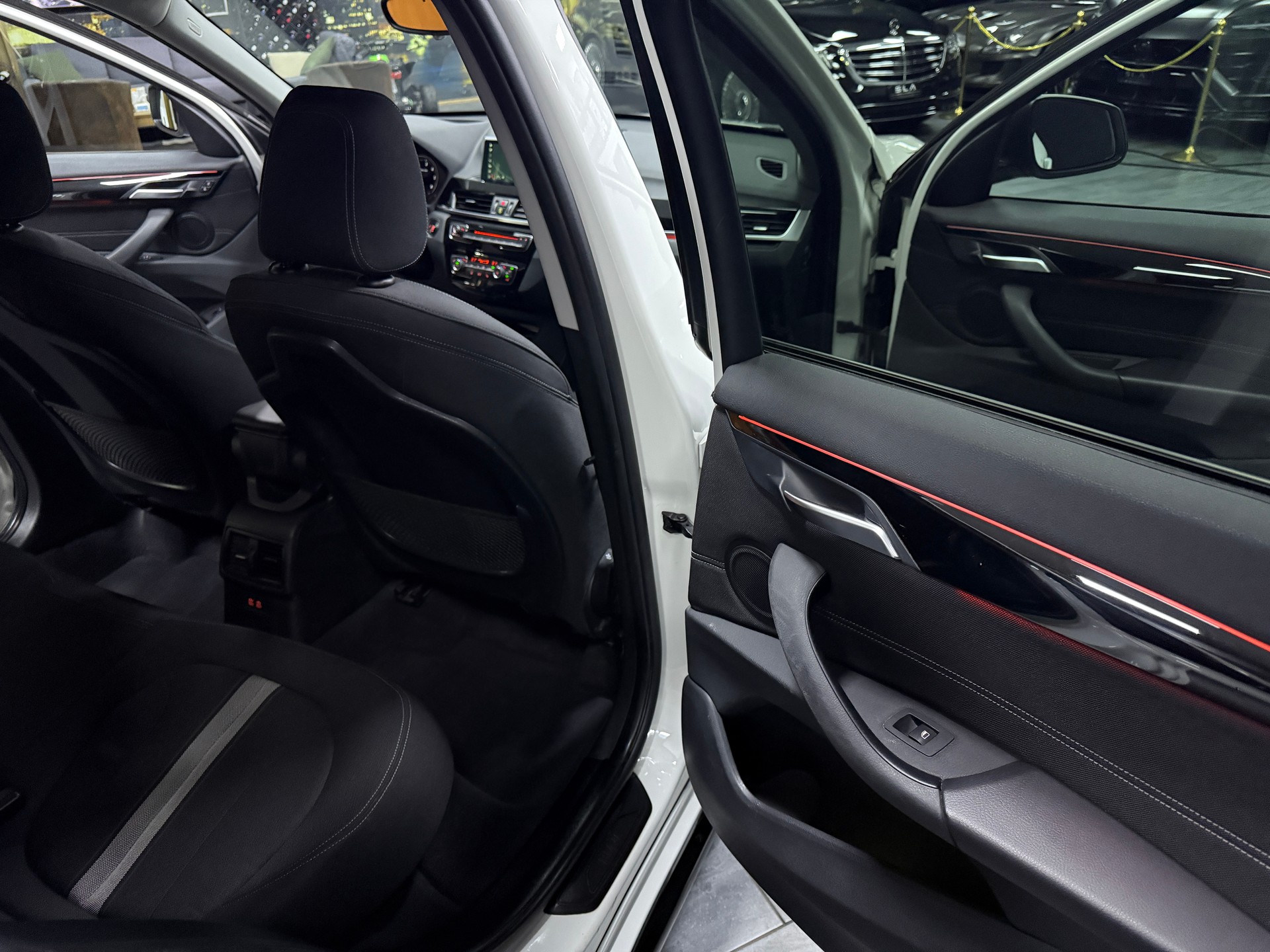 BMW X1 xDrive 18d Sport Line Steptronic CH Fahrzeug-image-18