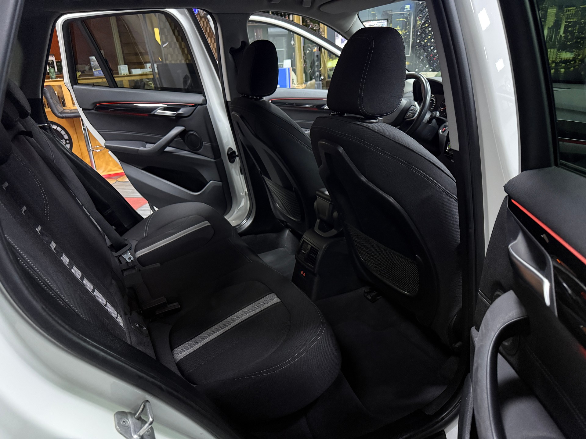 BMW X1 xDrive 18d Sport Line Steptronic CH Fahrzeug-image-15