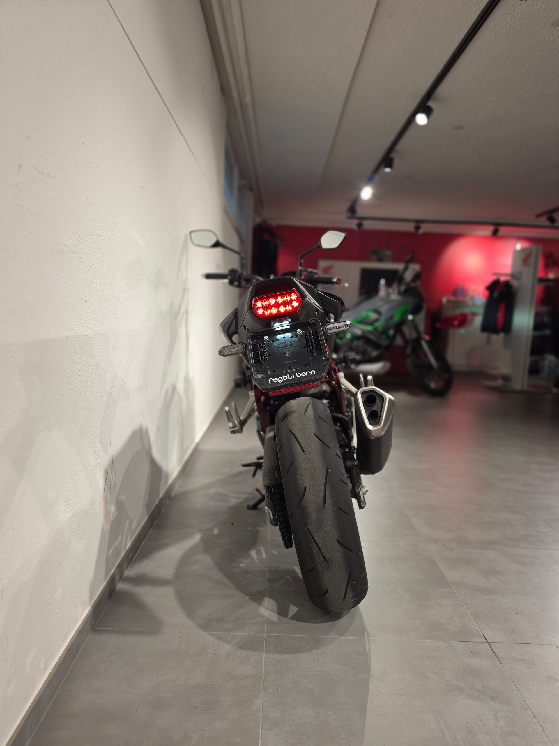 HONDA CB 750-showroom-element-2