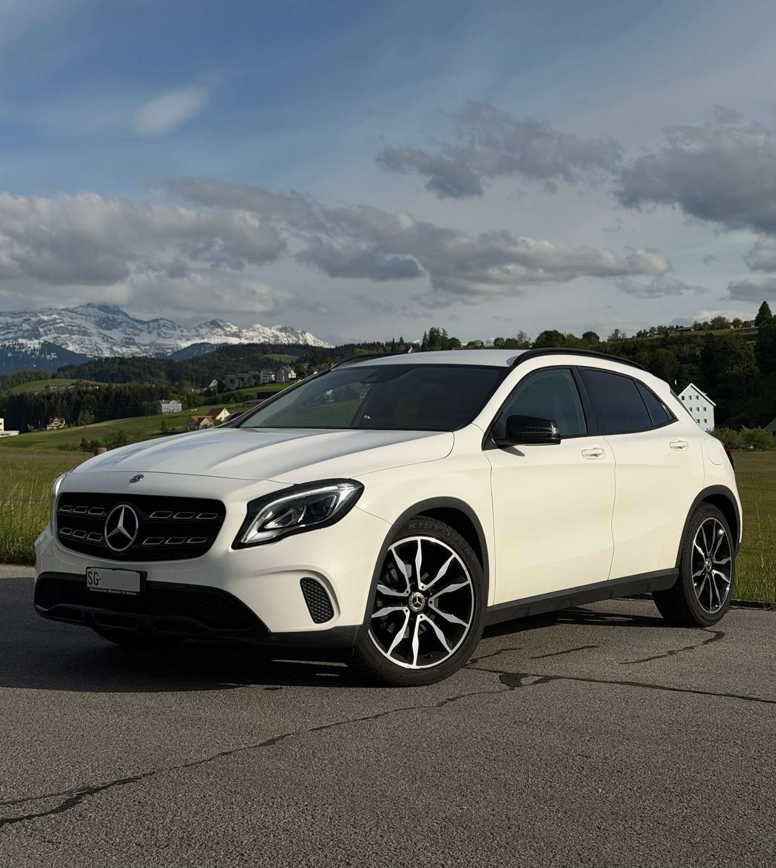 MERCEDES-BENZ GLA 200 Night Star 7G-DCT