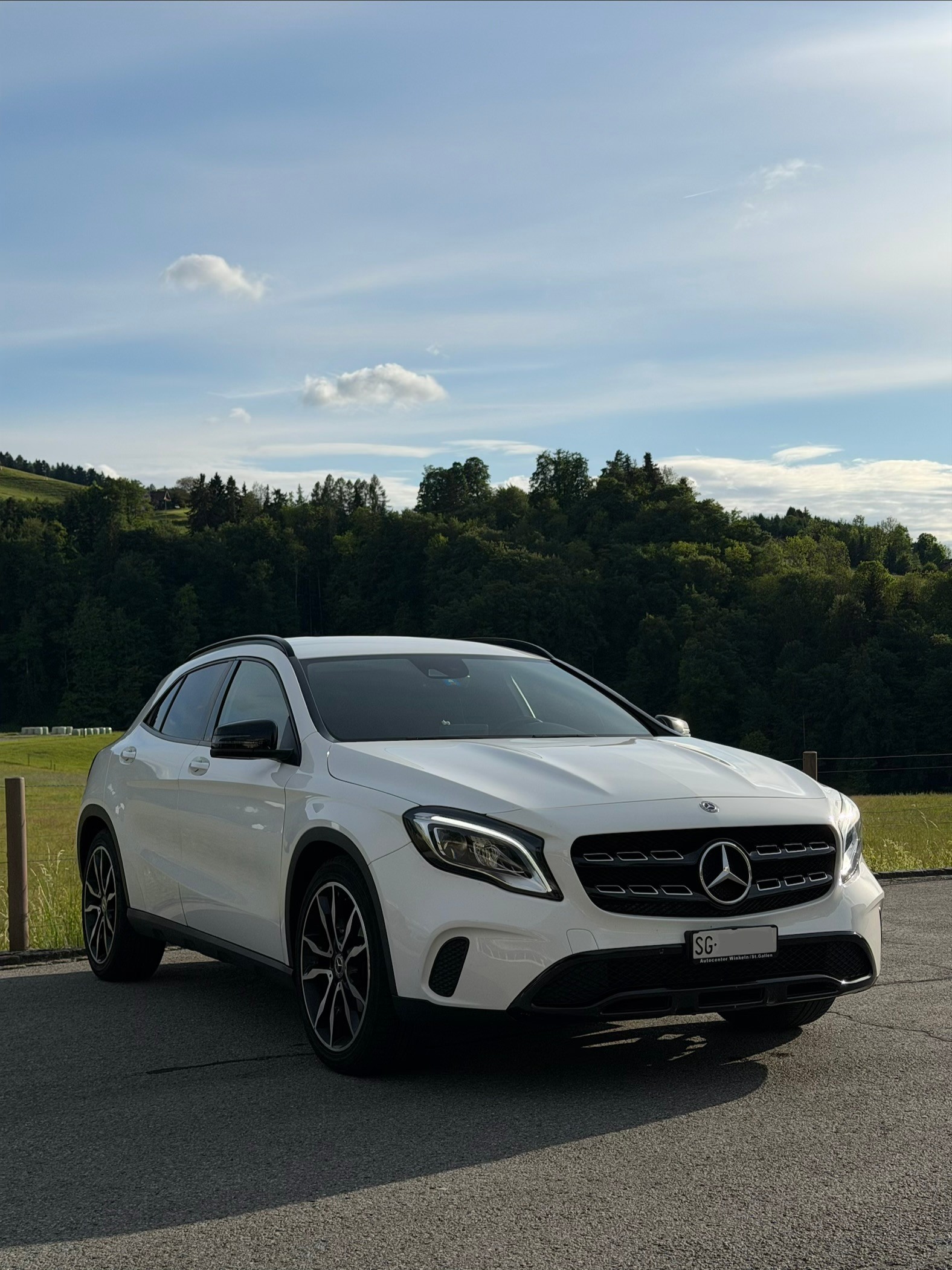 MERCEDES-BENZ GLA 200 Night Star 7G-DCT-image-1