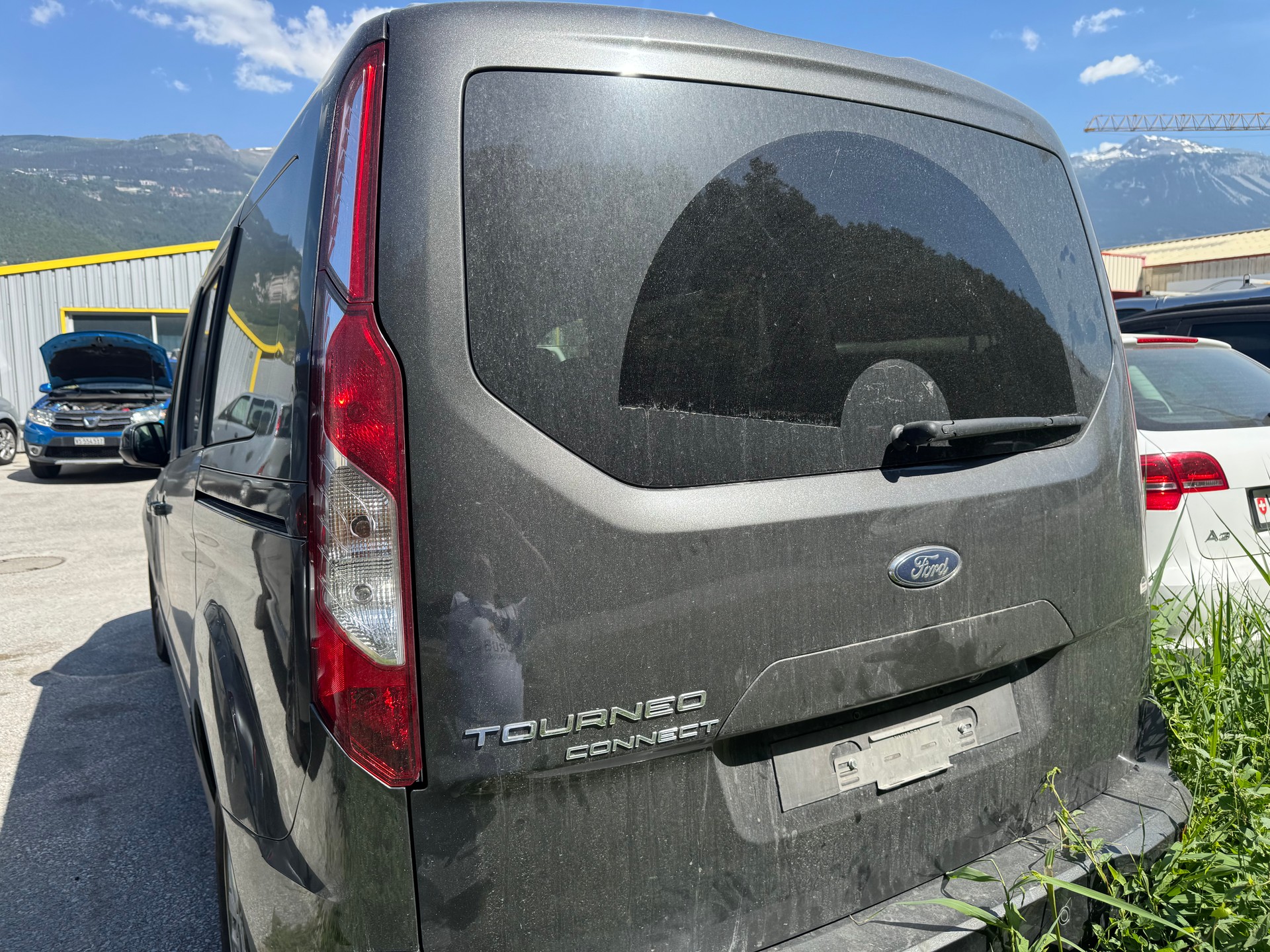FORD Grand Tourneo Connect 1.5 EcoBlue Titanium Automat-image-3