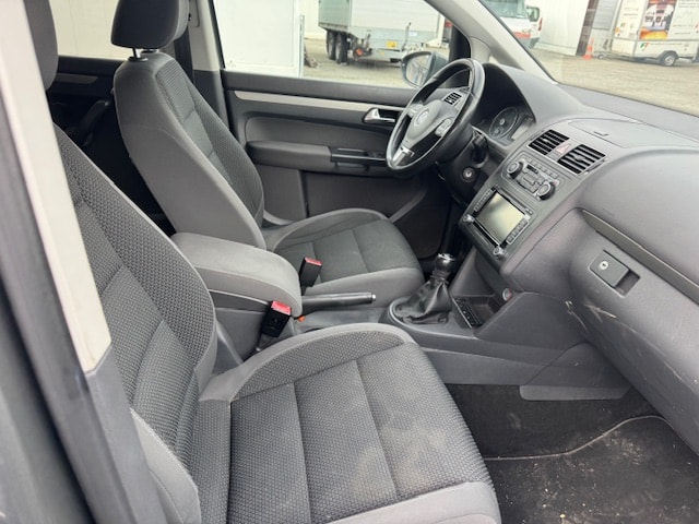 VW Touran 2.0 TDI BlueMotion Technology Highline-image-2
