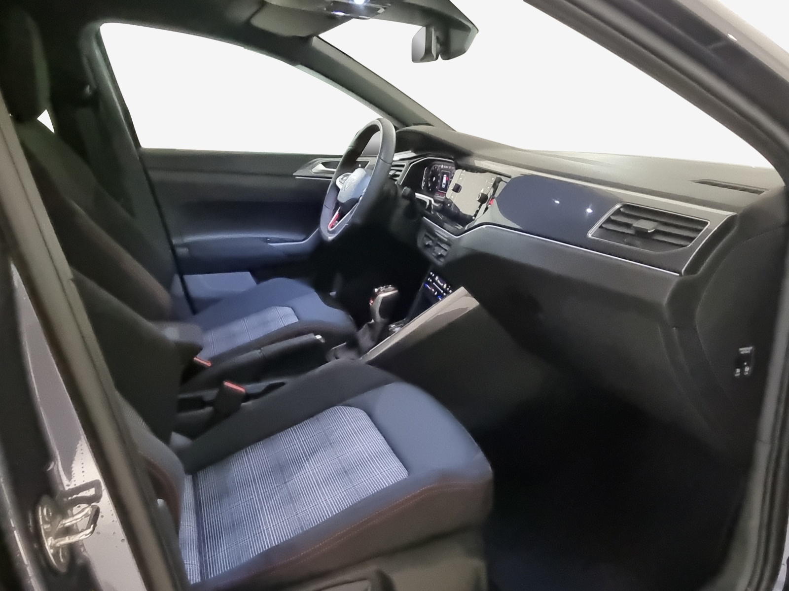 VW Polo 2.0 TSI GTI DSG-image-15