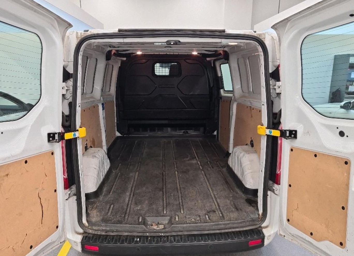 FORD Transit C Van 320 L2 2.0 TDCi 130 Trend-image-2