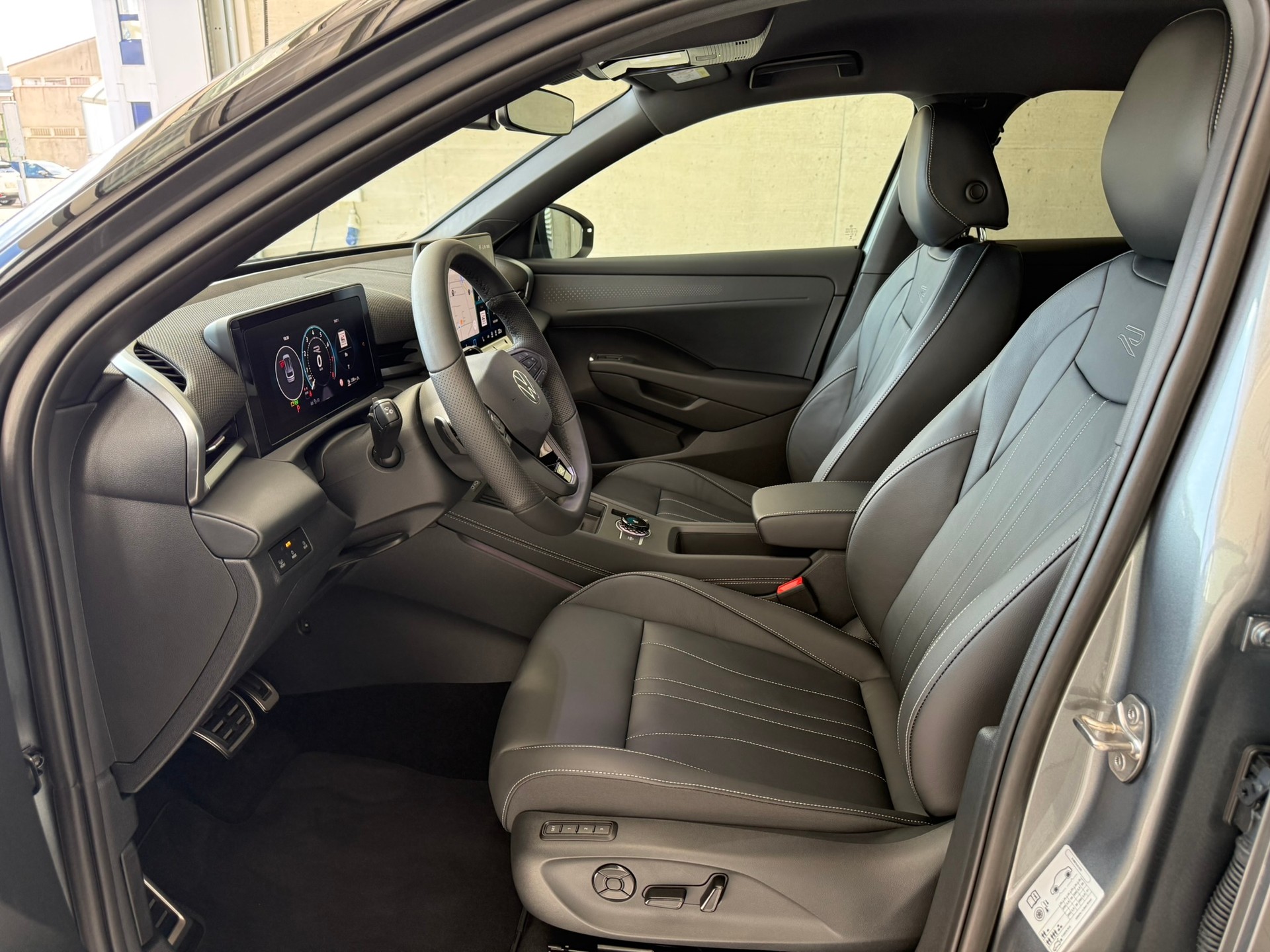 VW T-Roc 1.5 eTSI mHEV R-Line DSG-image-8