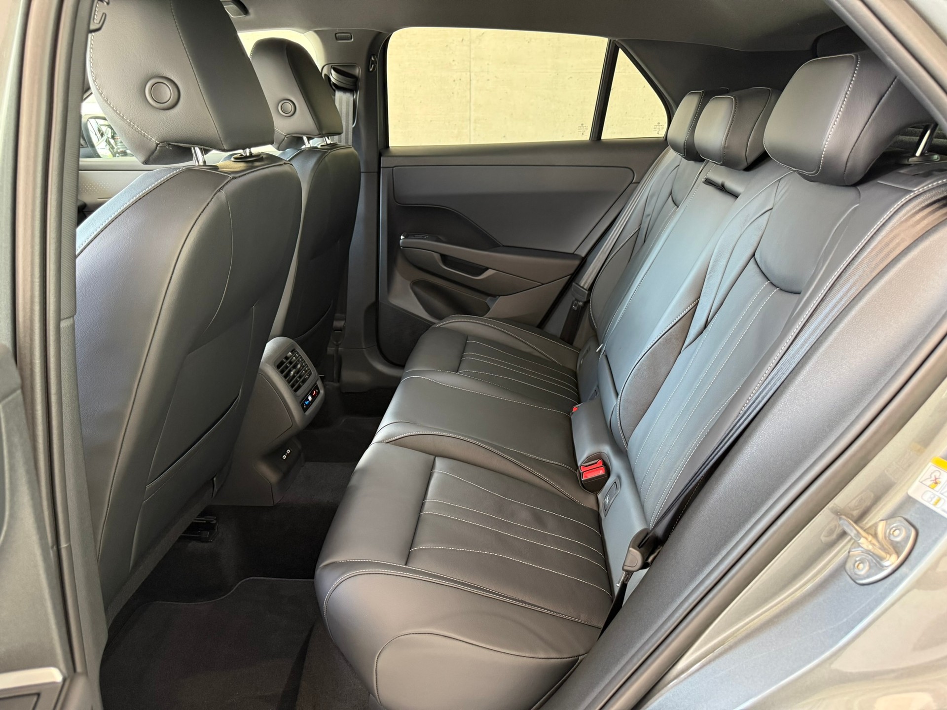 VW T-Roc 1.5 eTSI mHEV R-Line DSG-image-11