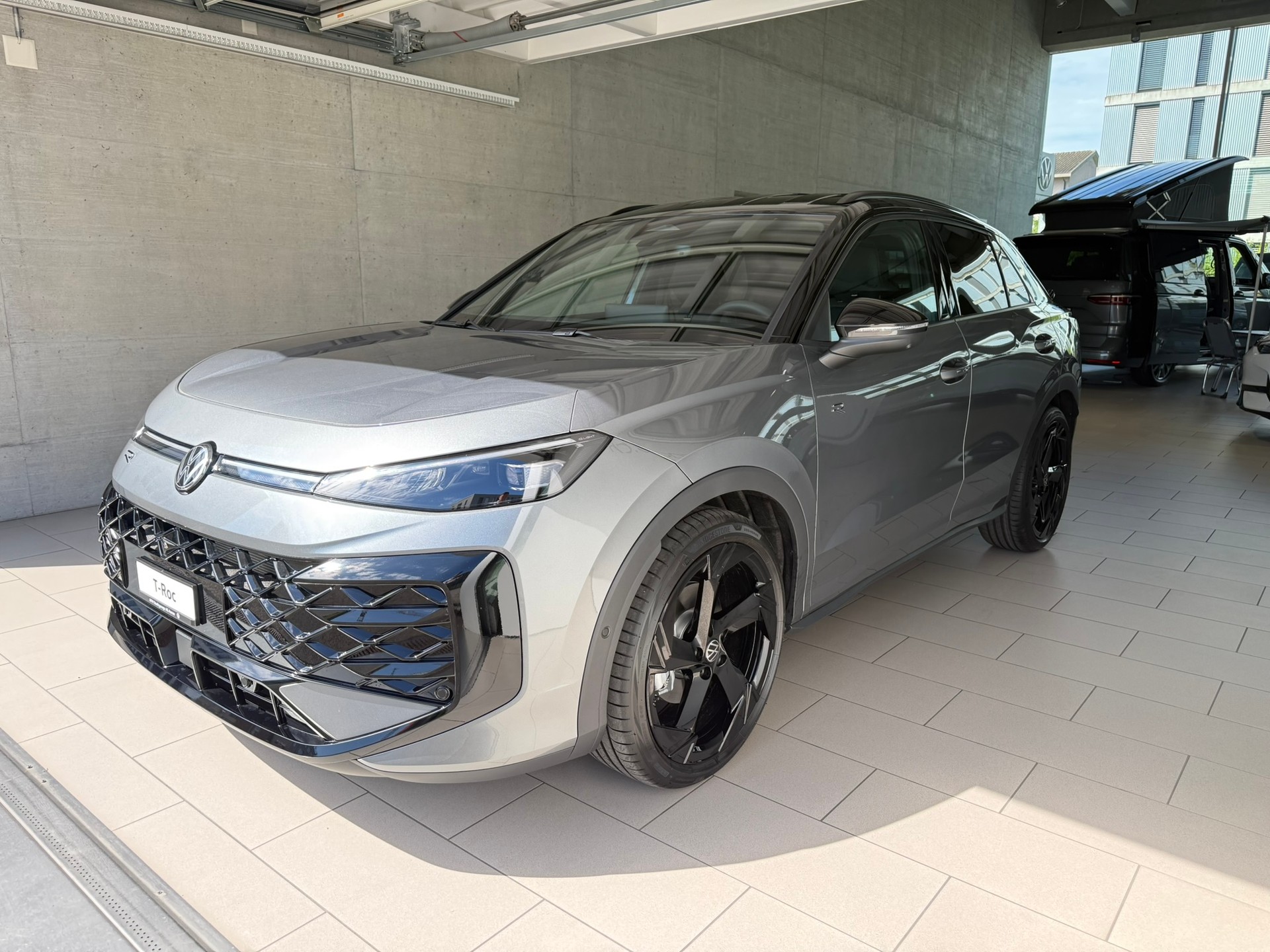 VW T-Roc 1.5 eTSI mHEV R-Line DSG-image-2