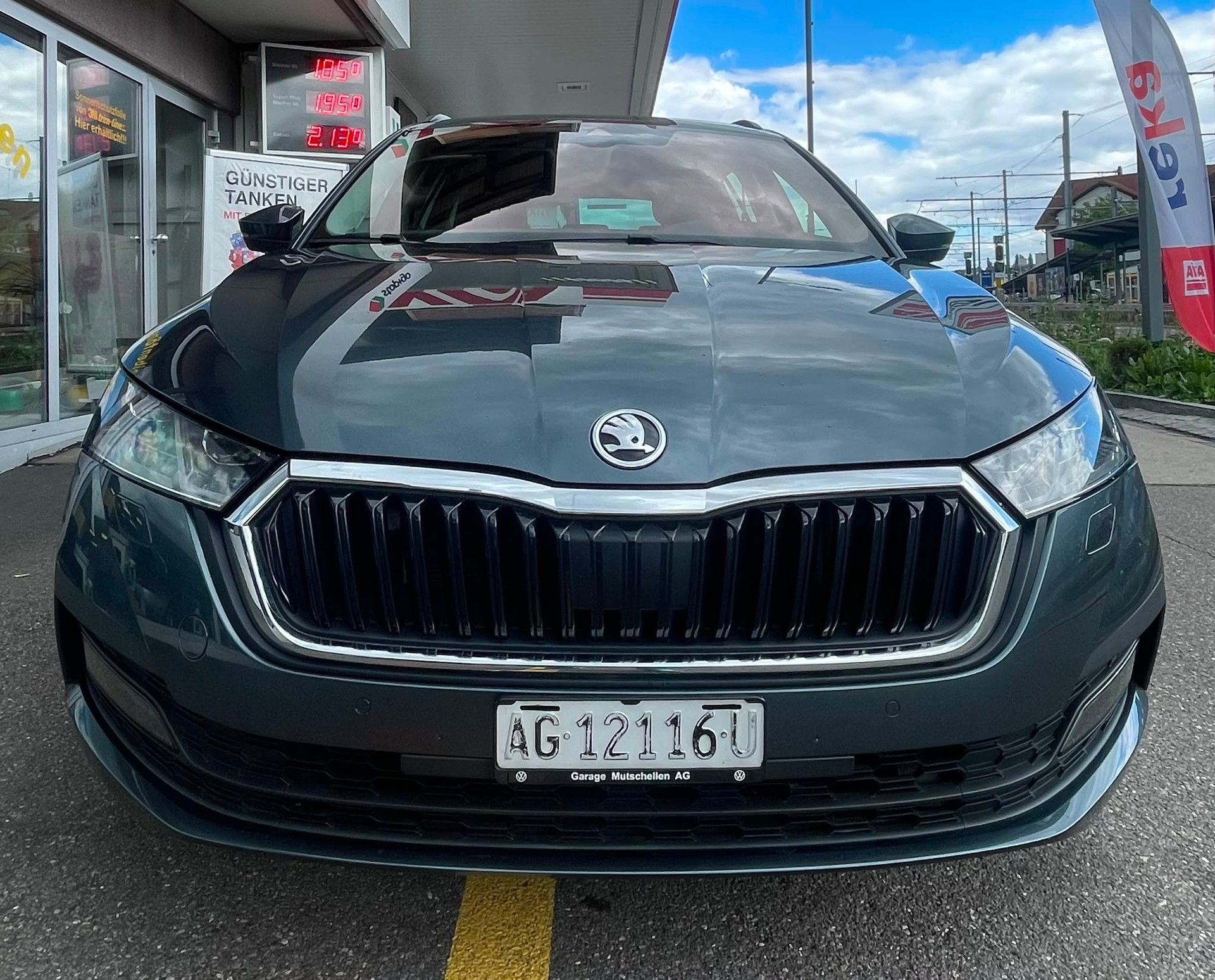 SKODA Facelift Octavia Combi 2.0 TDI DSG Ambition 4x4 mit AHK 2000kg 57% Rabatt-image-2