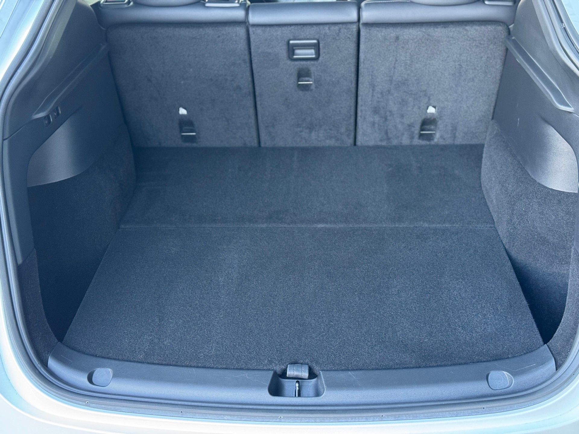TESLA Model Y Long Range-image-11