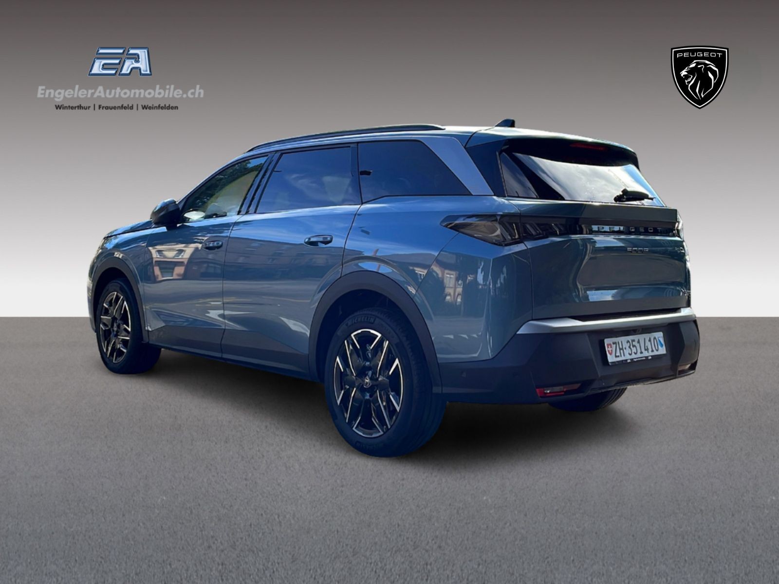 PEUGEOT 5008 1.2 Hybrid Allure-image-3