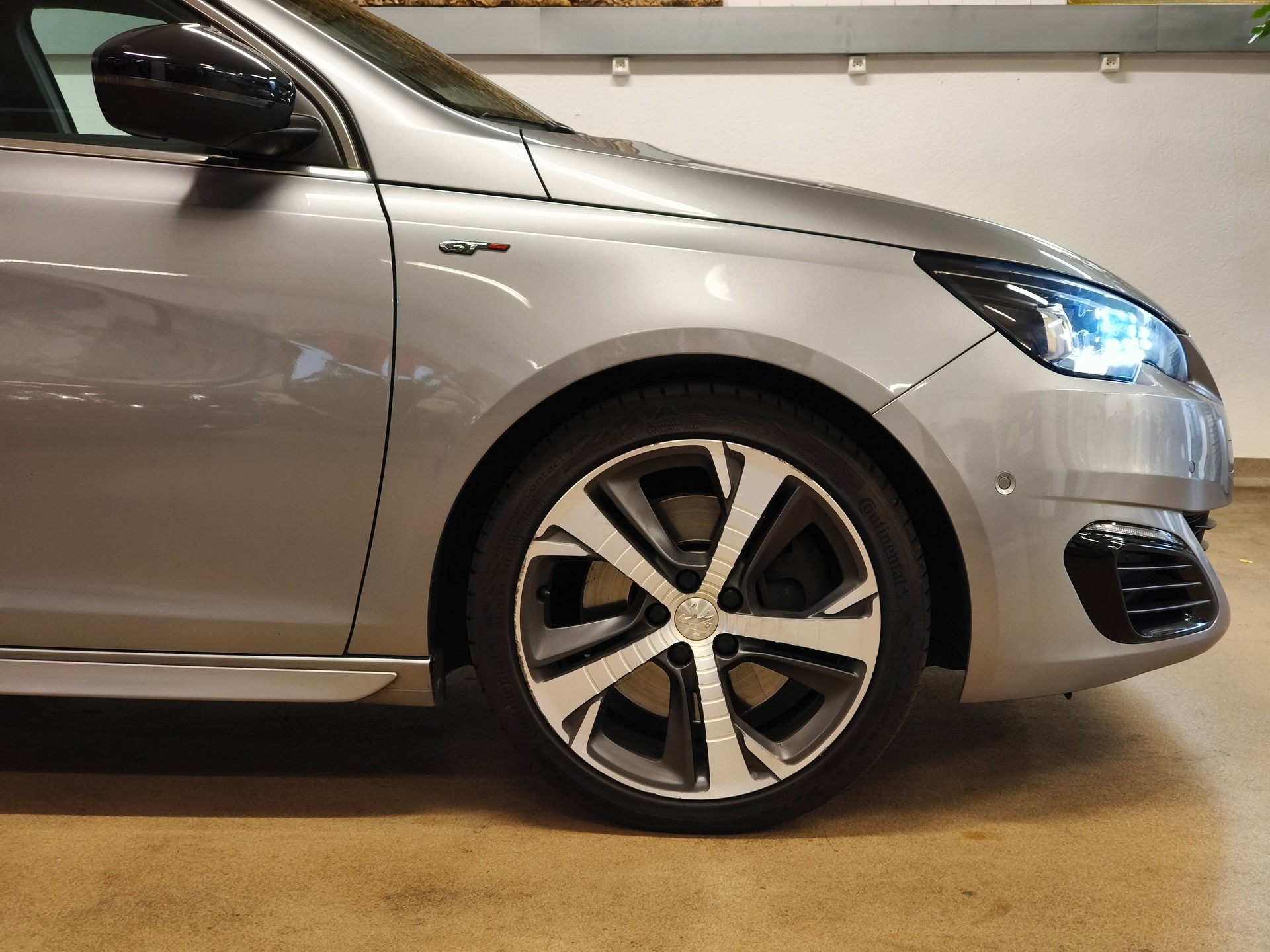 PEUGEOT 308 SW 2.0 BlueHDI GT Automatic-image-8