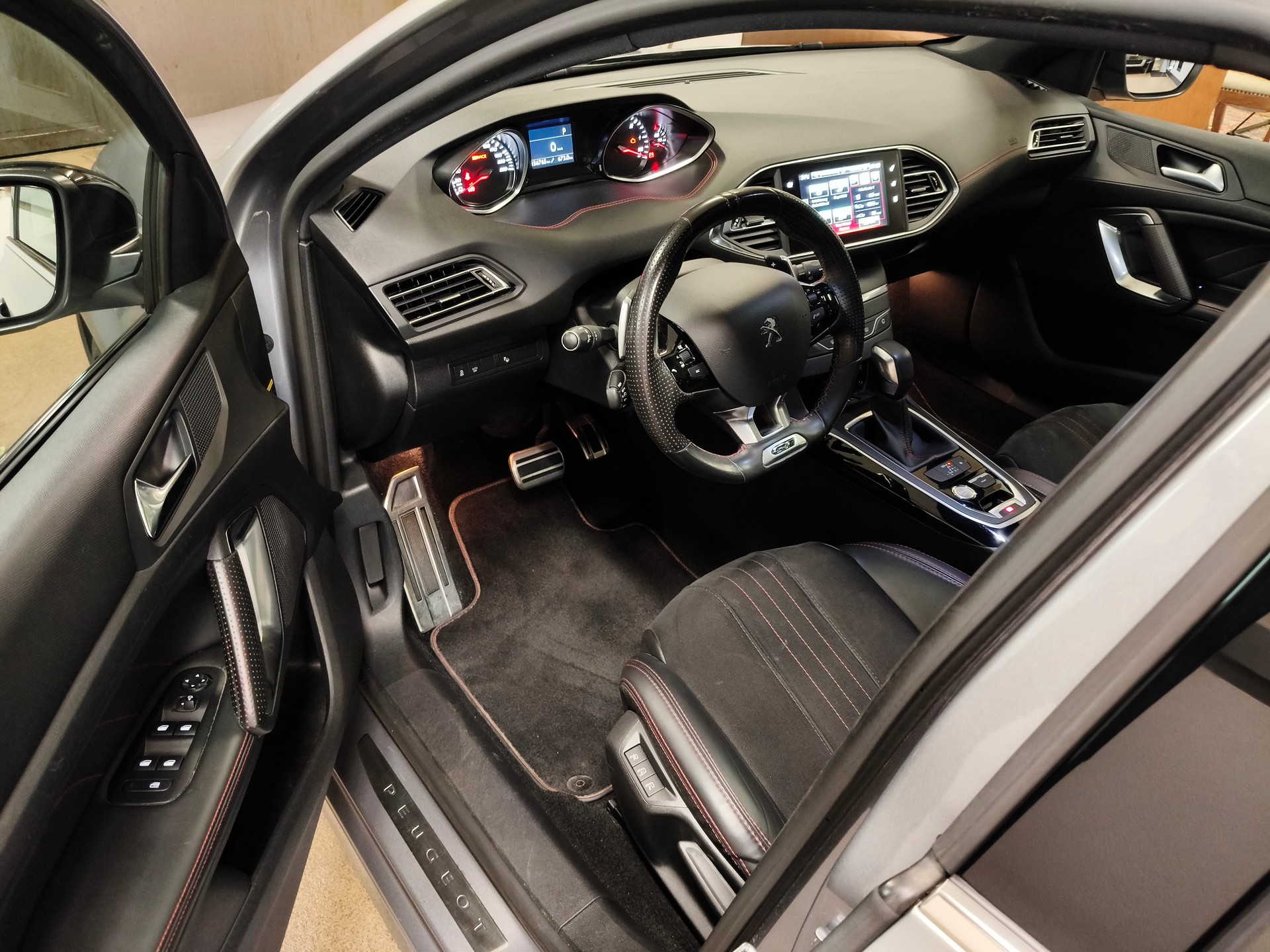PEUGEOT 308 SW 2.0 BlueHDI GT Automatic-image-16