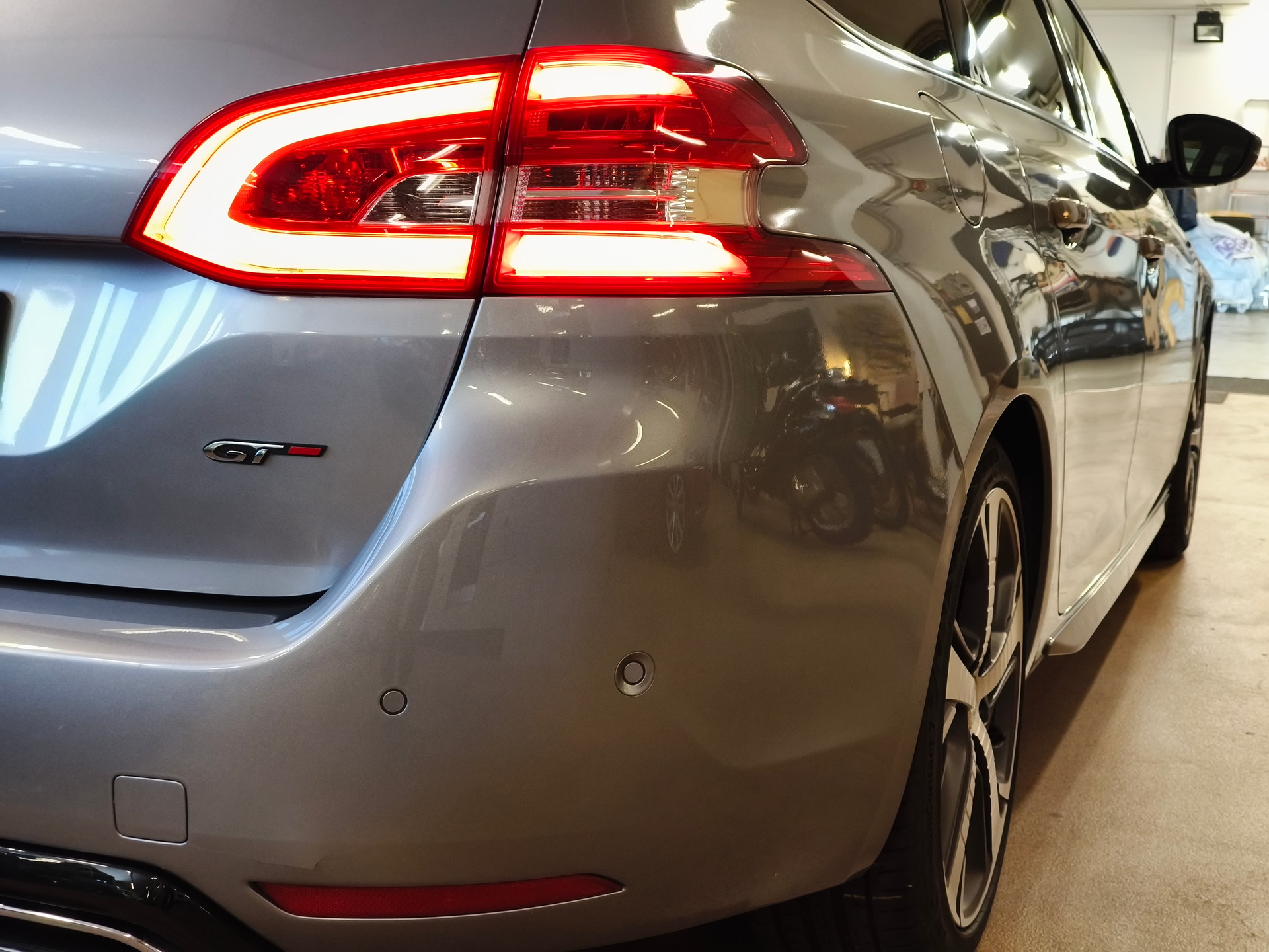 PEUGEOT 308 SW 2.0 BlueHDI GT Automatic-image-12