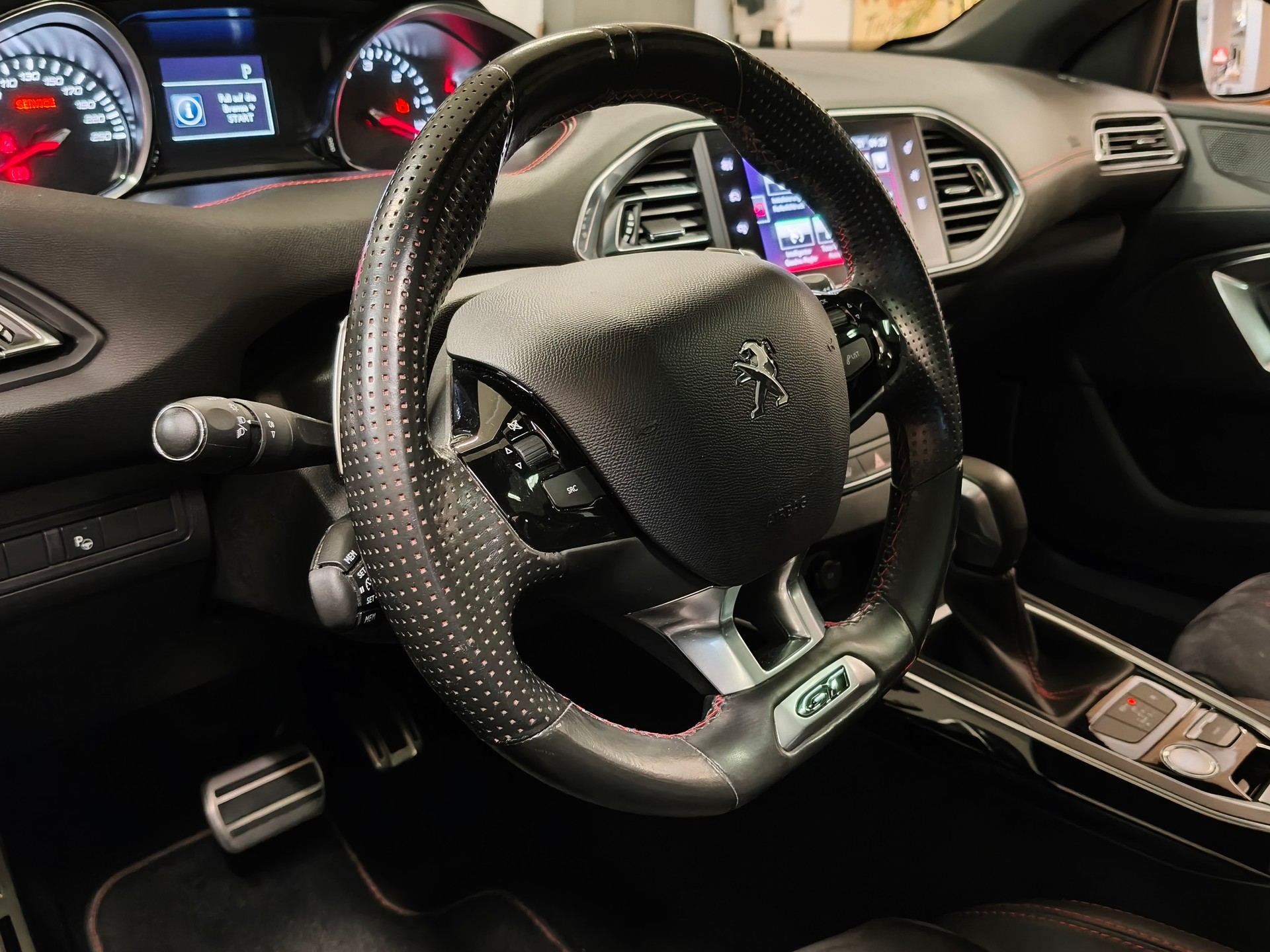 PEUGEOT 308 SW 2.0 BlueHDI GT Automatic-image-23
