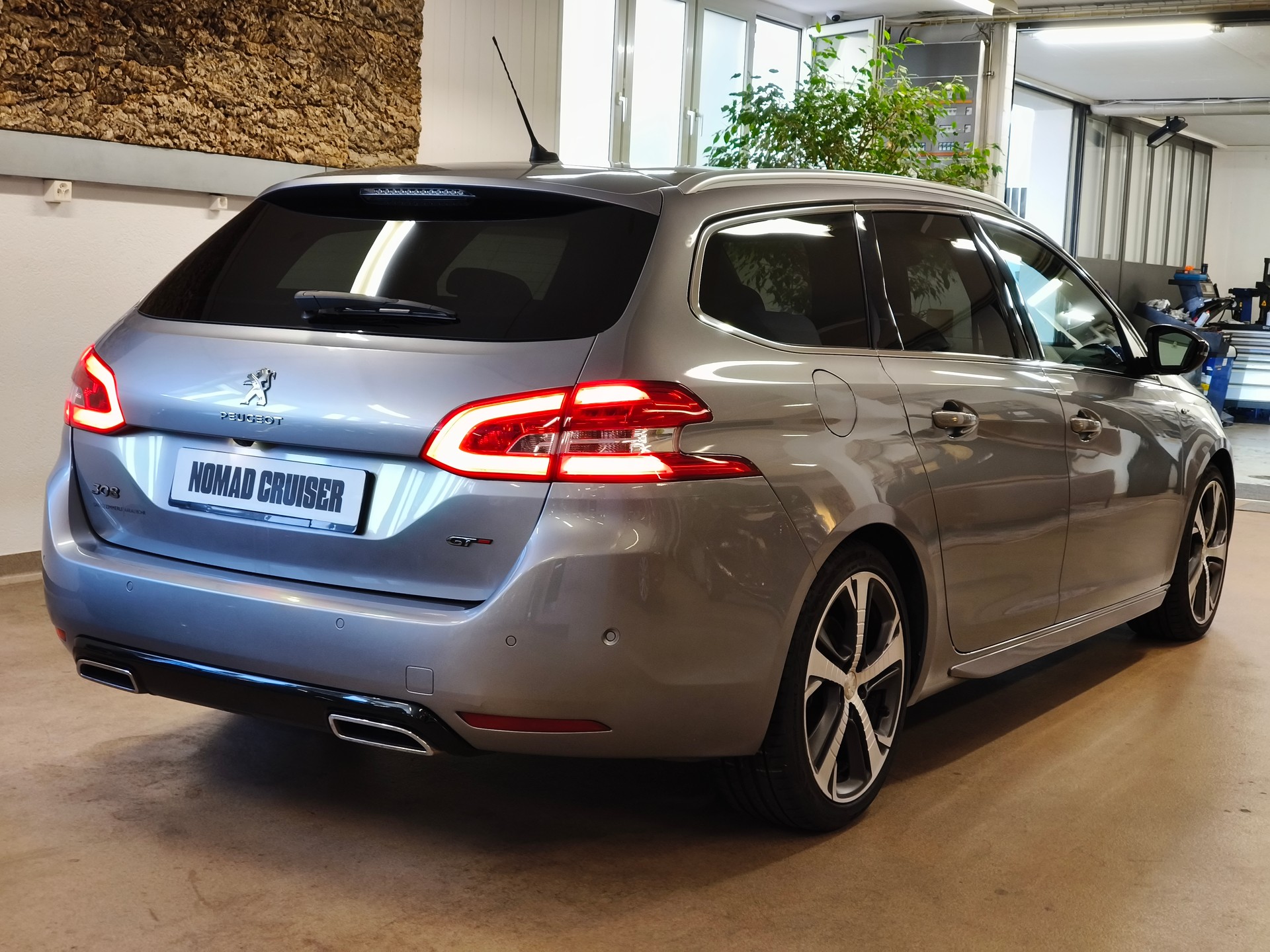 PEUGEOT 308 SW 2.0 BlueHDI GT Automatic-image-11