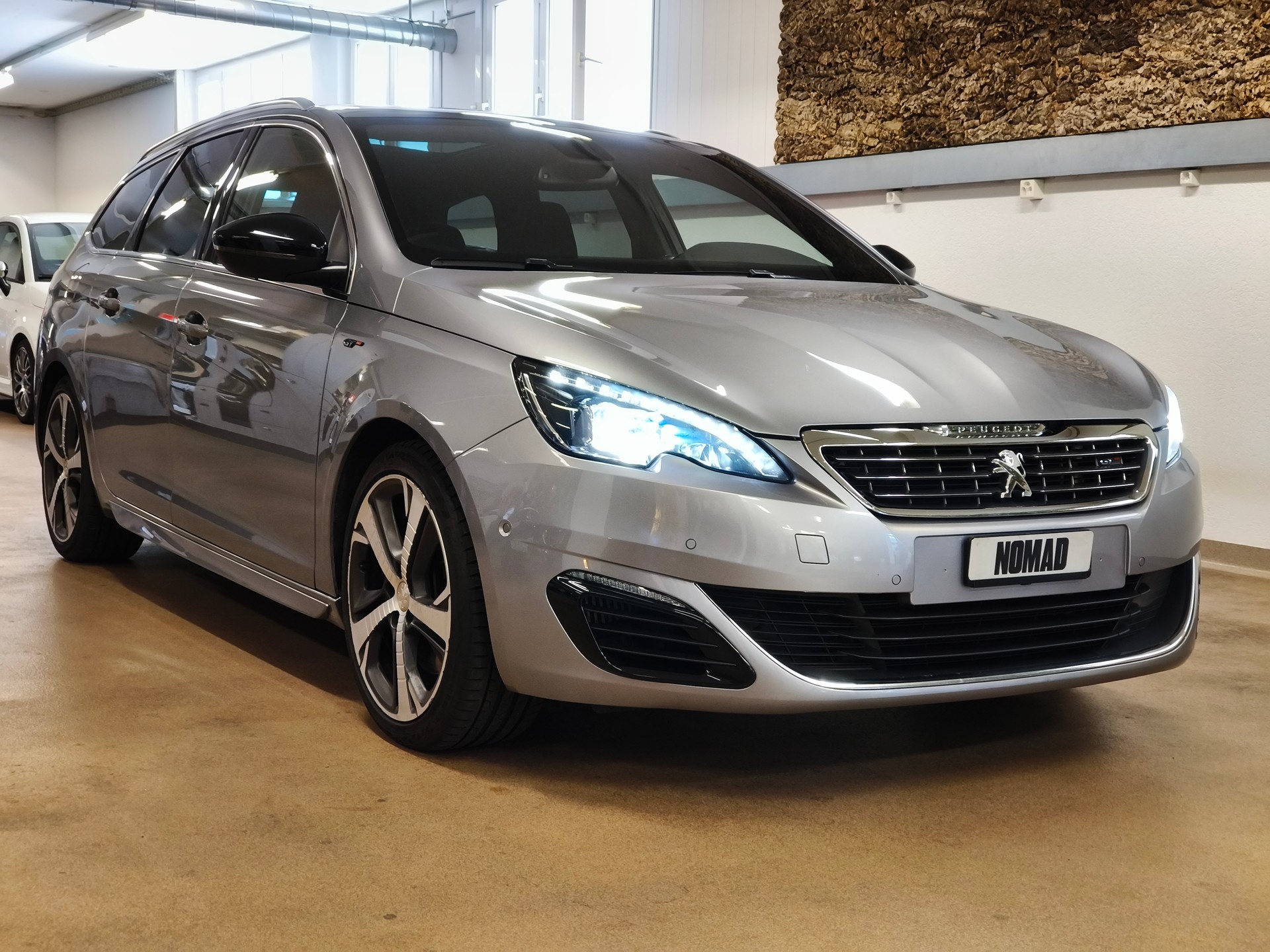 PEUGEOT 308 SW 2.0 BlueHDI GT Automatic-image-6